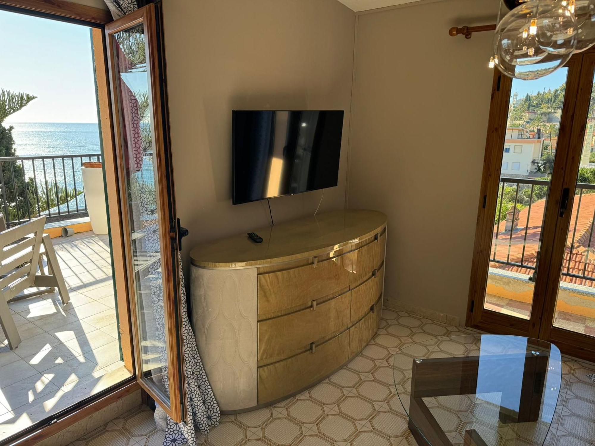 Two-Bedroom Apartment Terrace Sea View