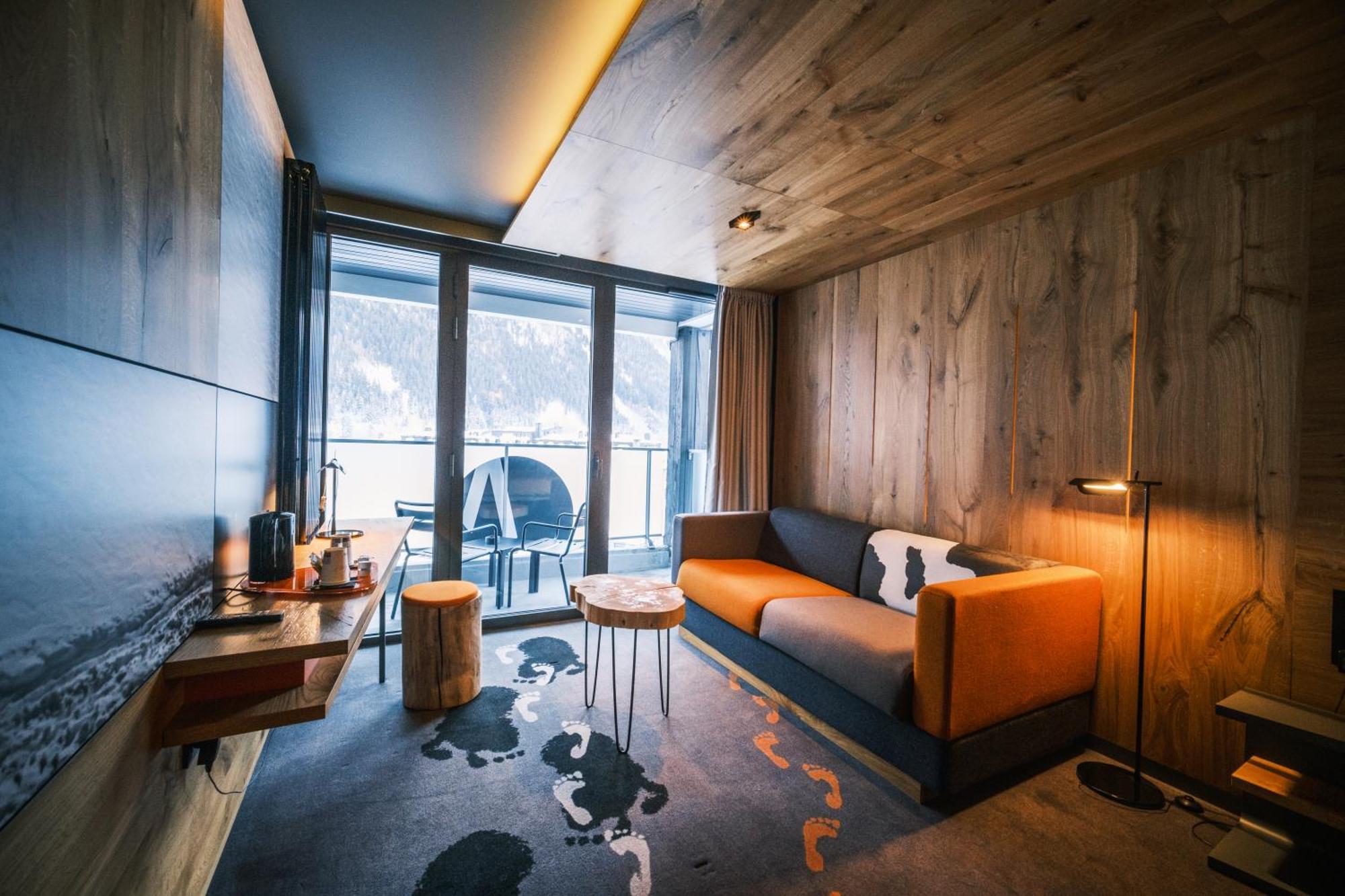 Superior Room Sofa Balcony – Mont-Blanc Massif View