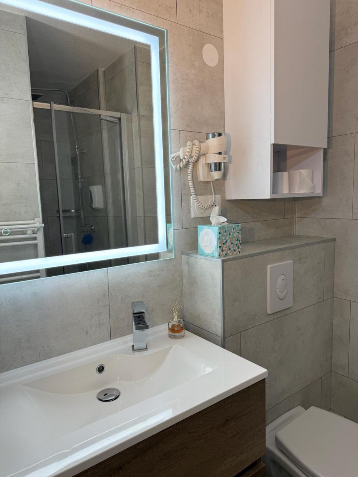 Renovated Studio Pool View Garden View