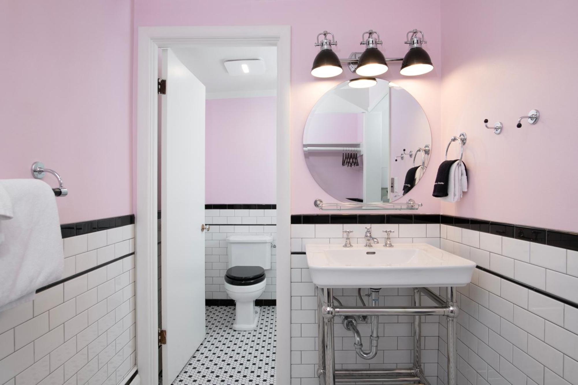 Queen Room,1624756728:JPEG