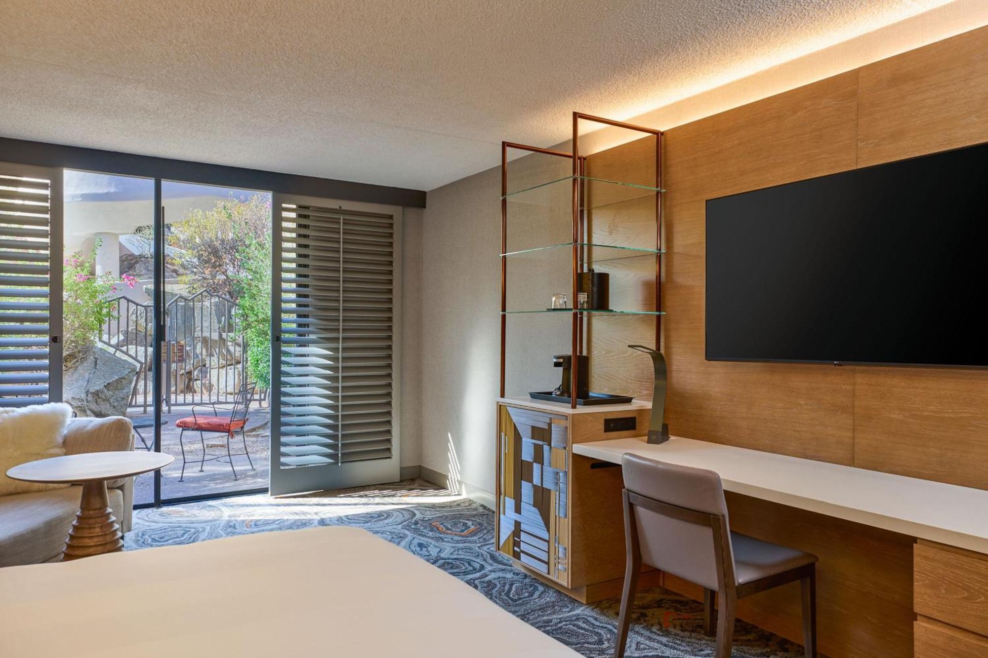 Deluxe King Room with Patio