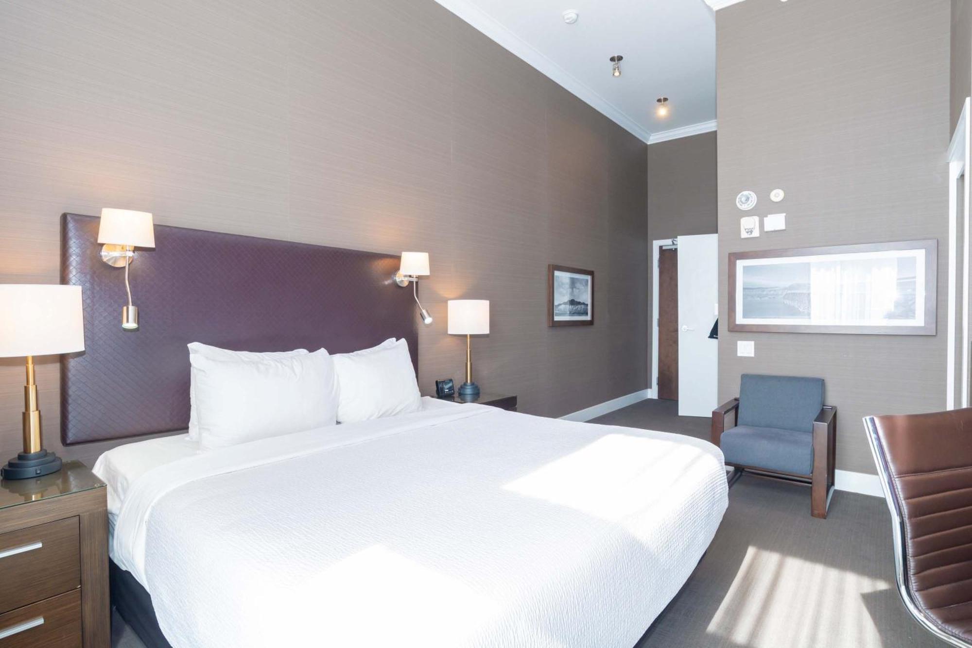 Standard Room 1 King Bed City View