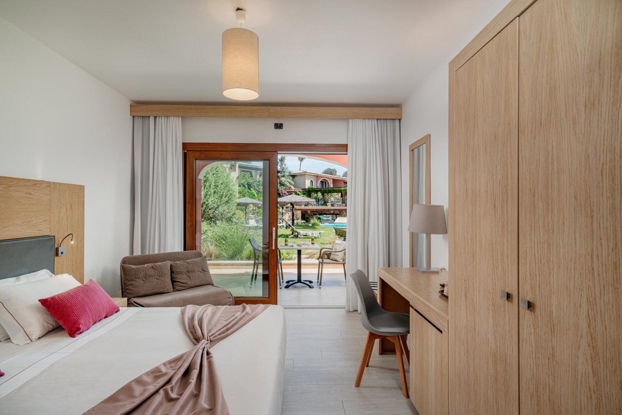Deluxe Double or Twin Room Pool View