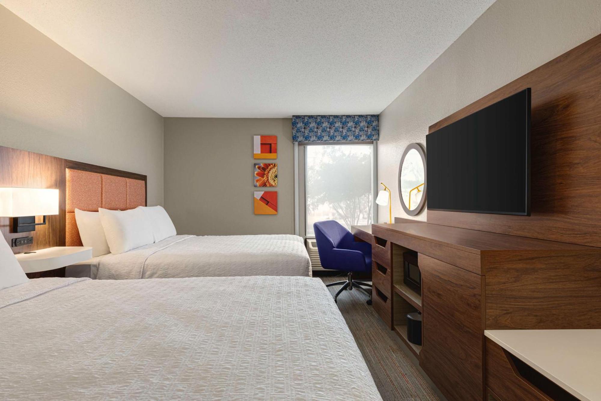 Queen Room Two Queen Beds Hearing Access or Non-Smoking