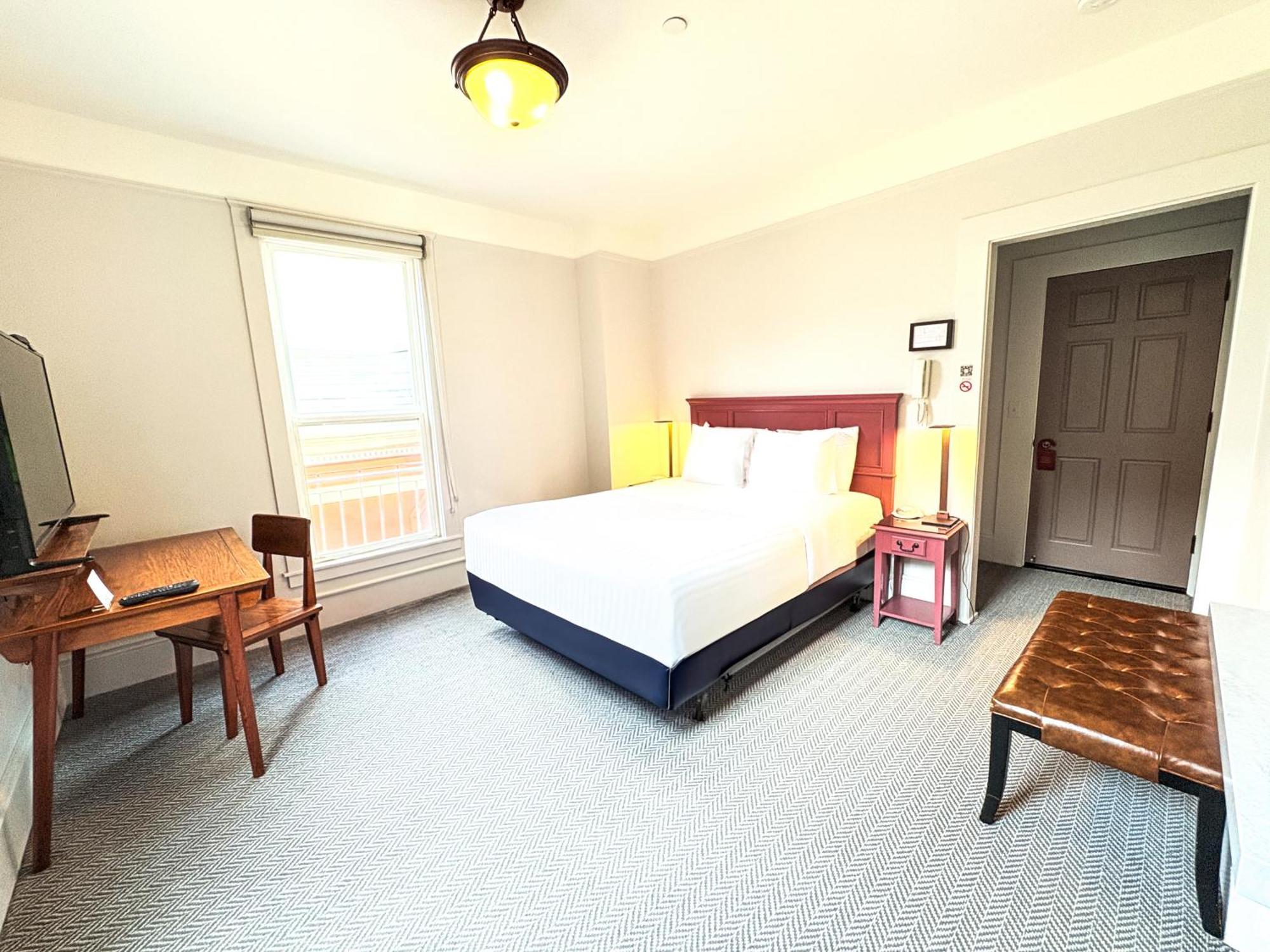 Deluxe Queen Room
