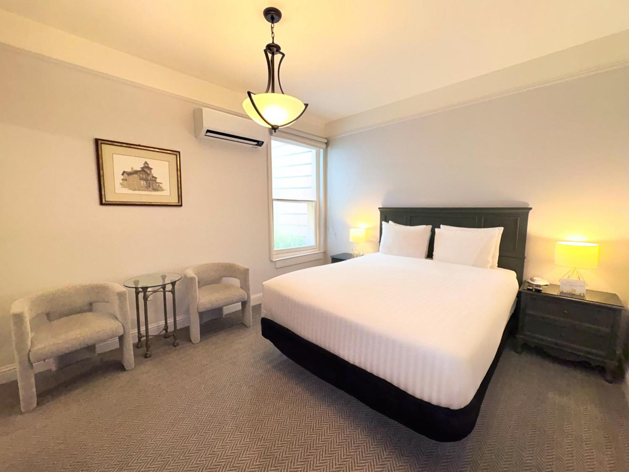 Deluxe Queen Room