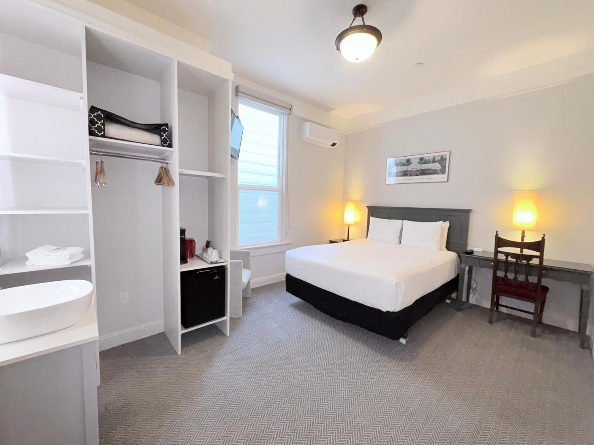 Deluxe Queen Room
