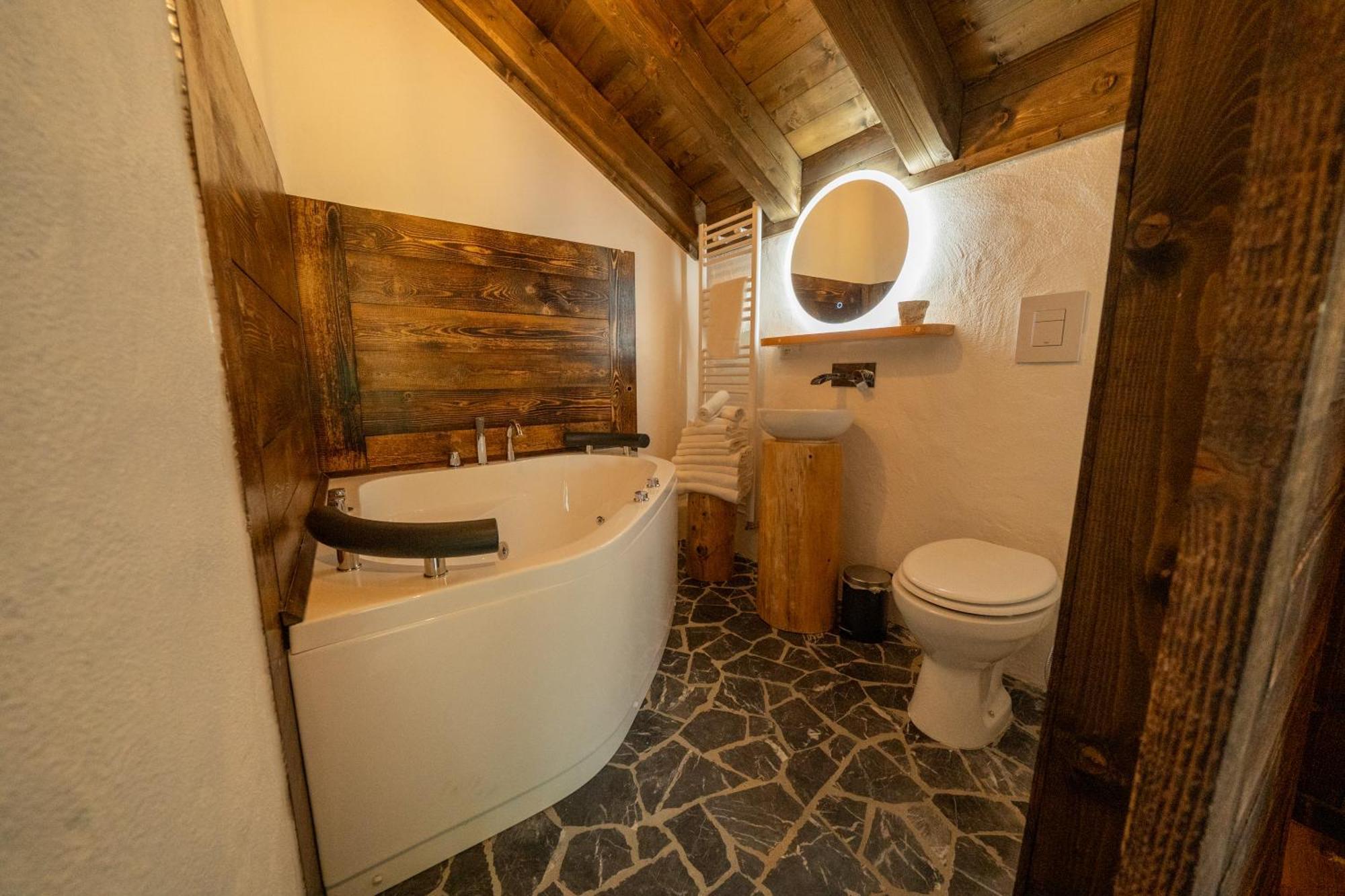 Superior Chalet,1624782533:JPEG