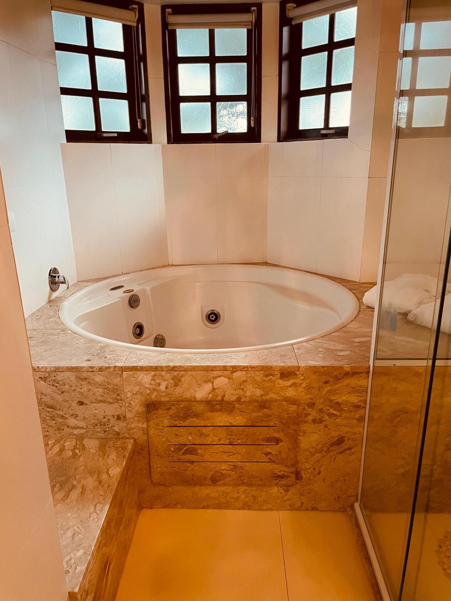 King Suite Spa Bath