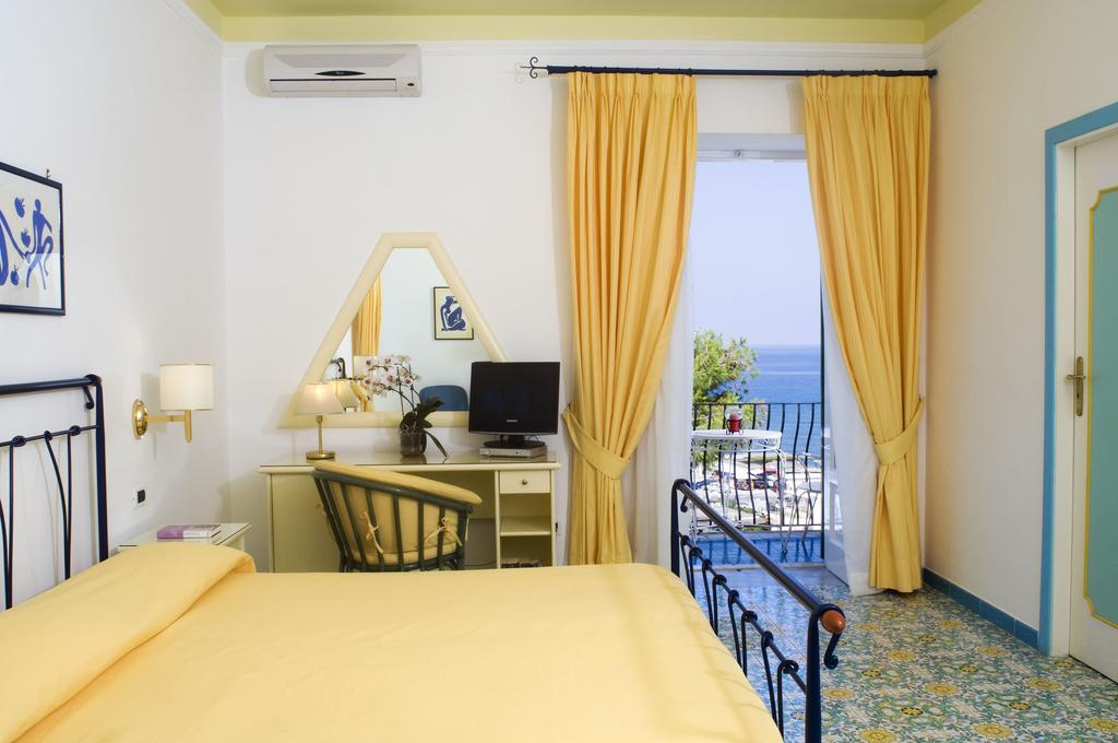 Superior Double or Twin Room Sea View
