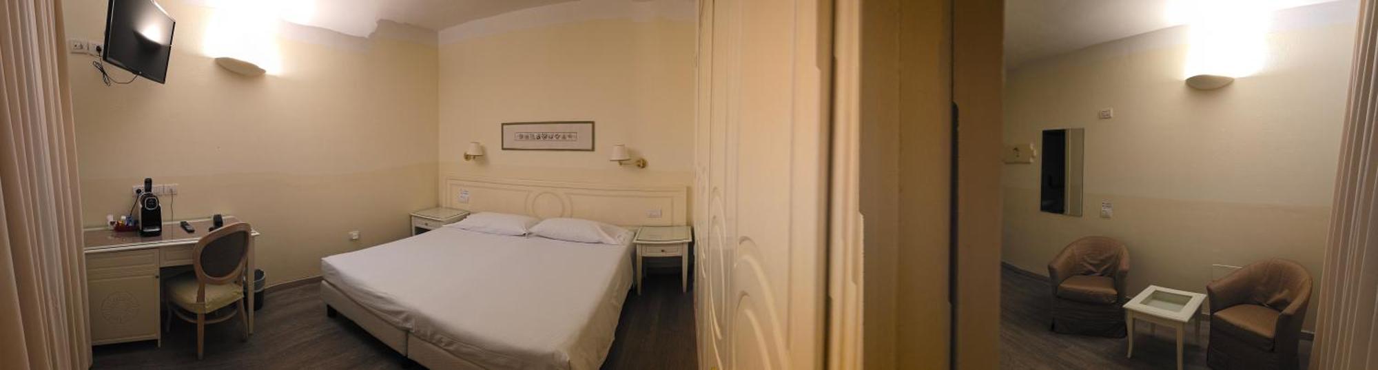 Deluxe Double Room,141090870:JPEG
