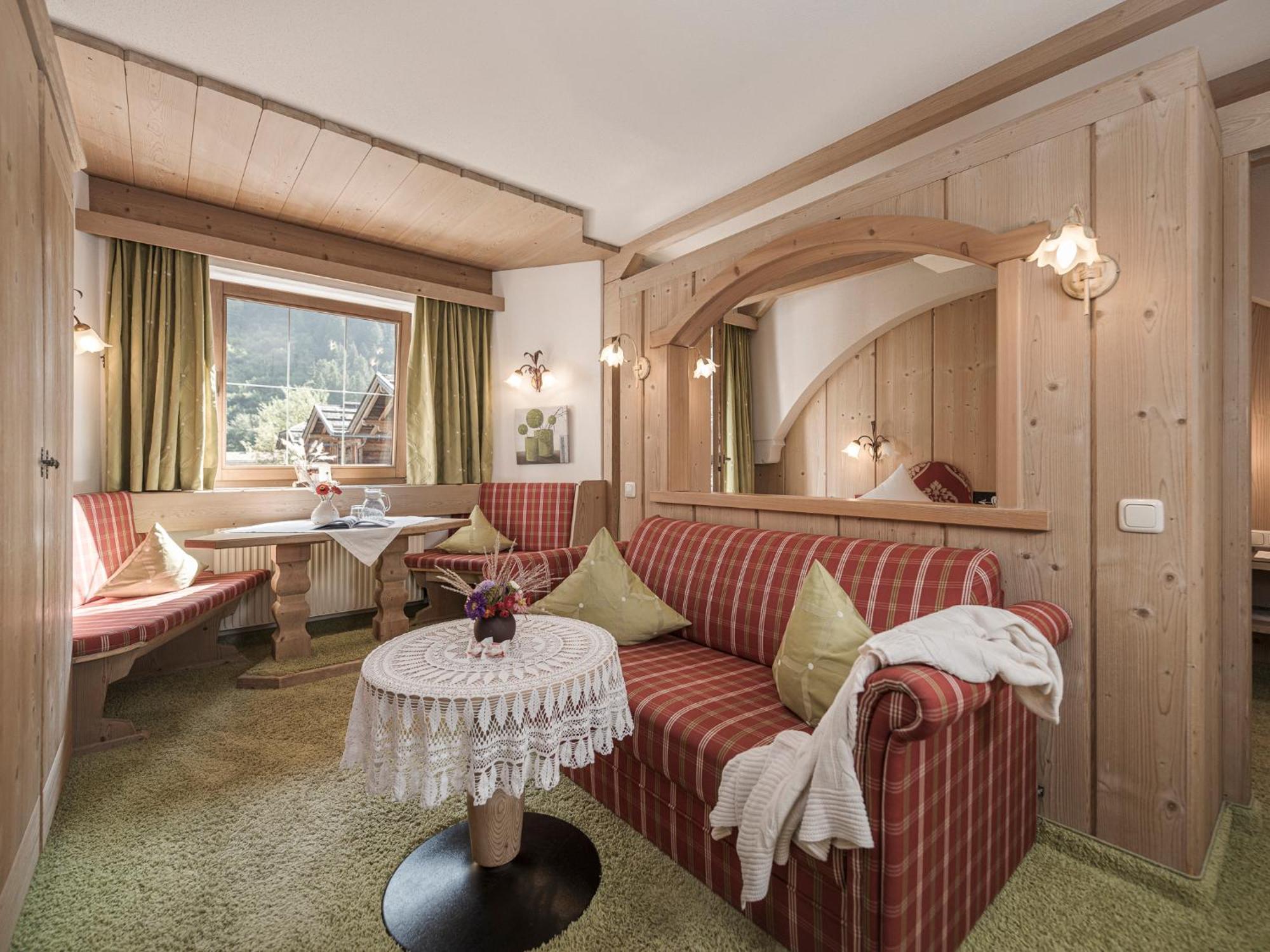 One-Bedroom Apartment with Balcony,1625483229:JPEG