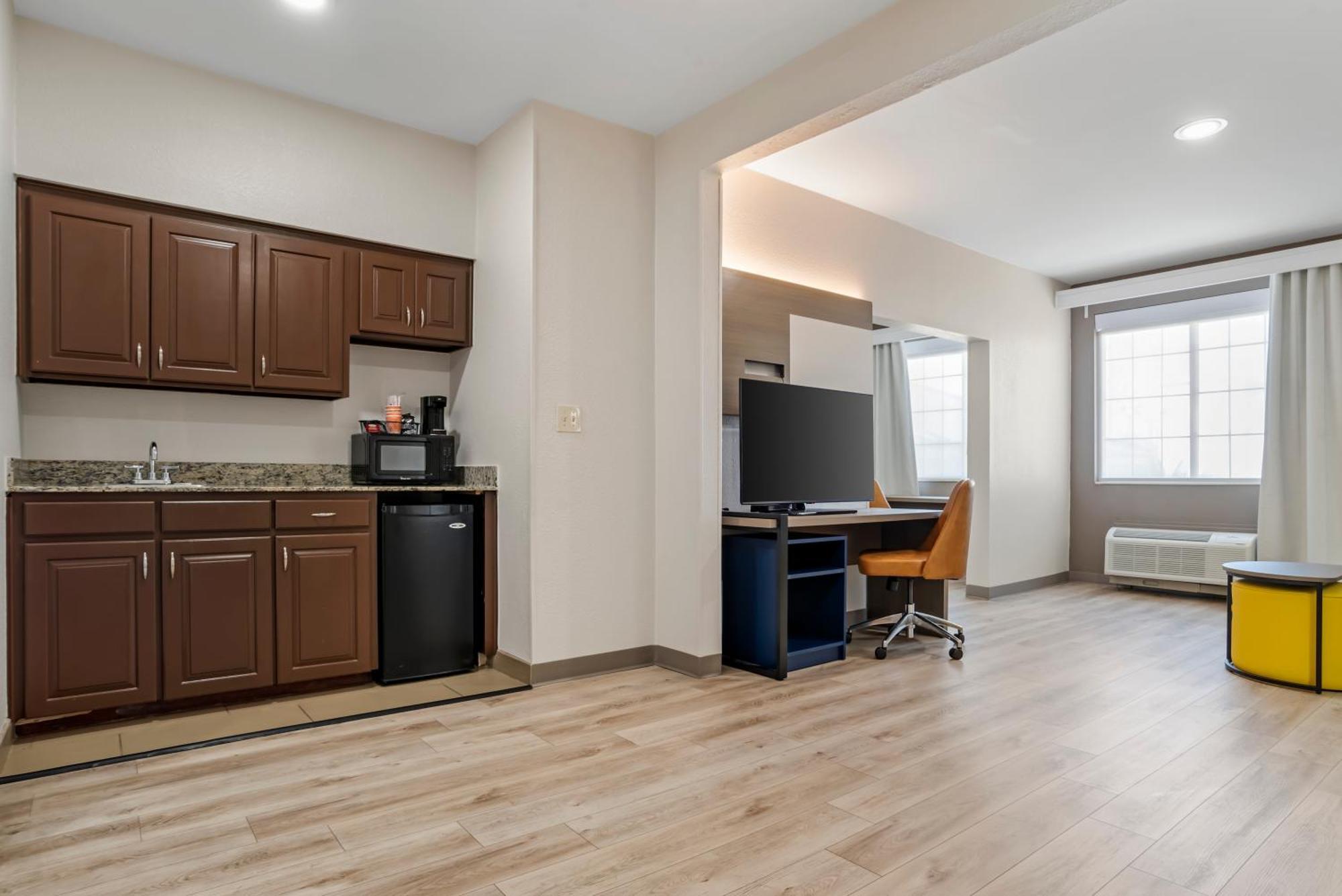 Superior King Suite Whirlpool Non-Smoking