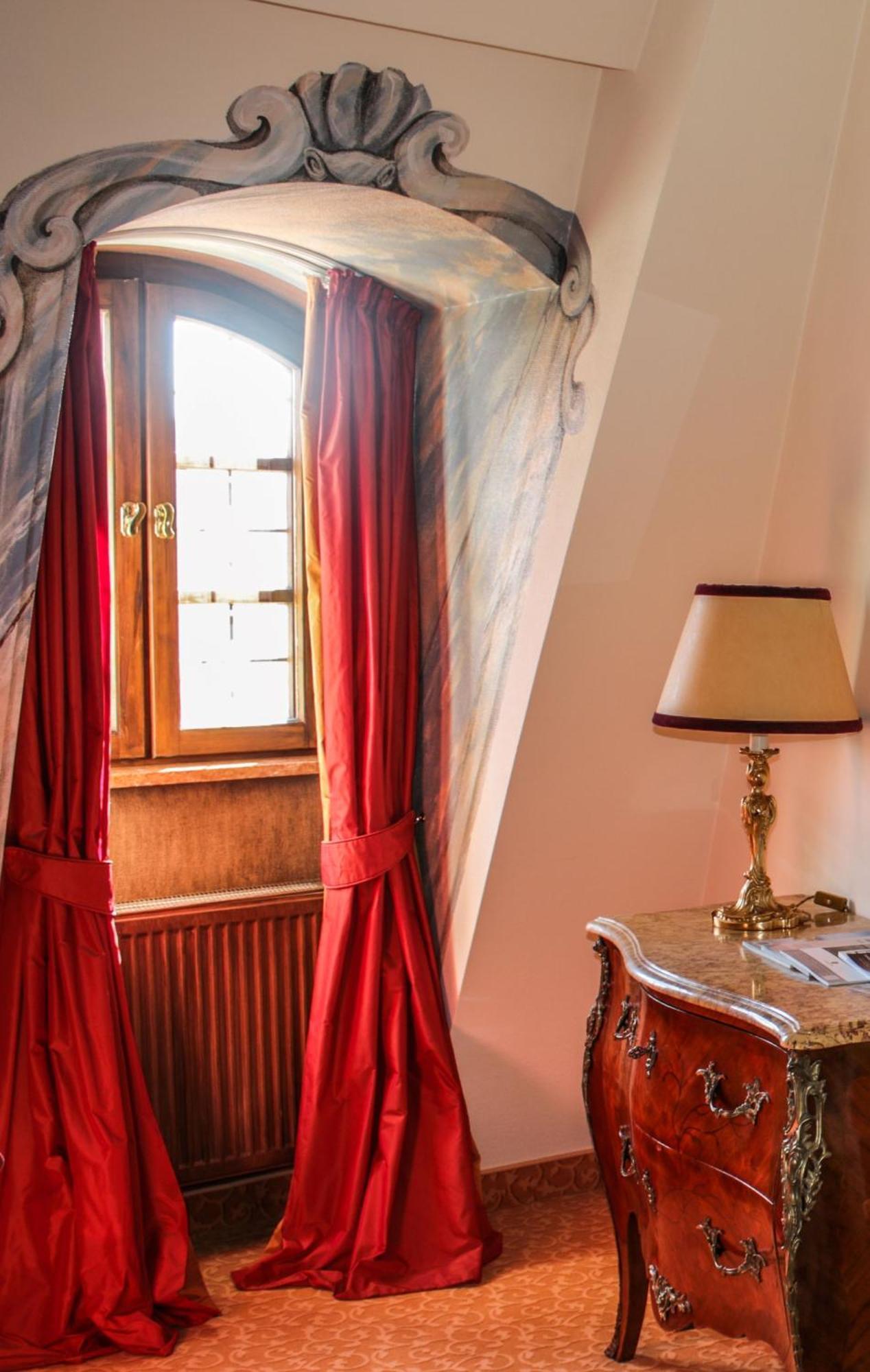 Junior Suite,1742742204:JPEG