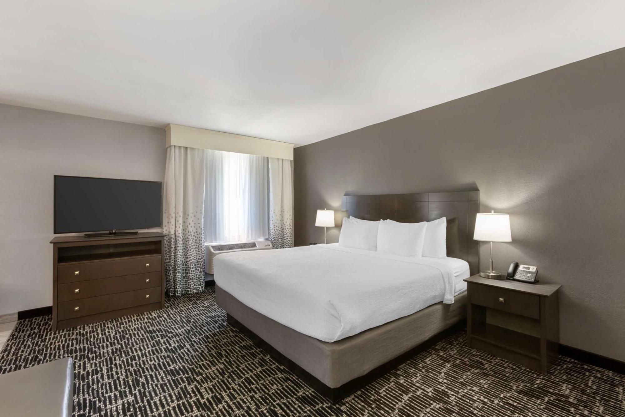 Corner King Room