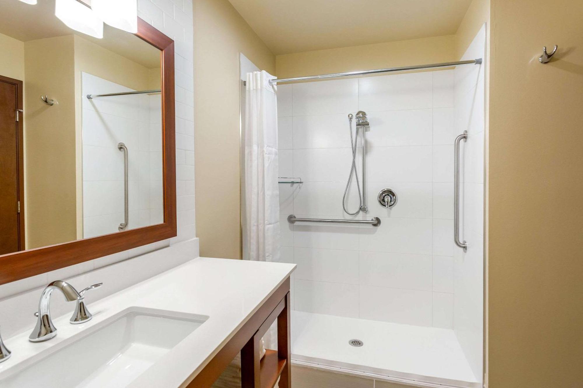 King Suite - Accessible/Non-Smoking