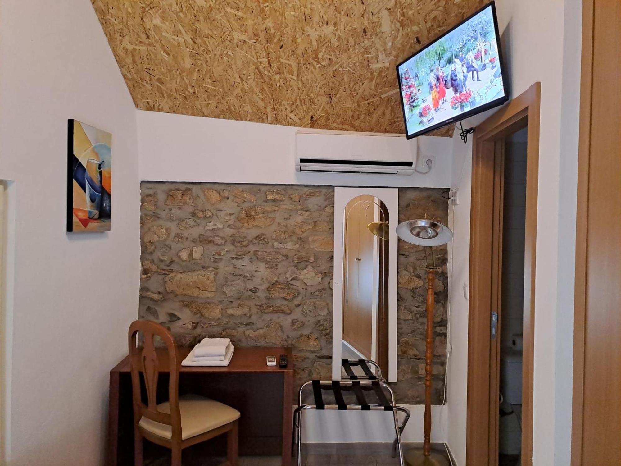 Single Room Private Bathroom