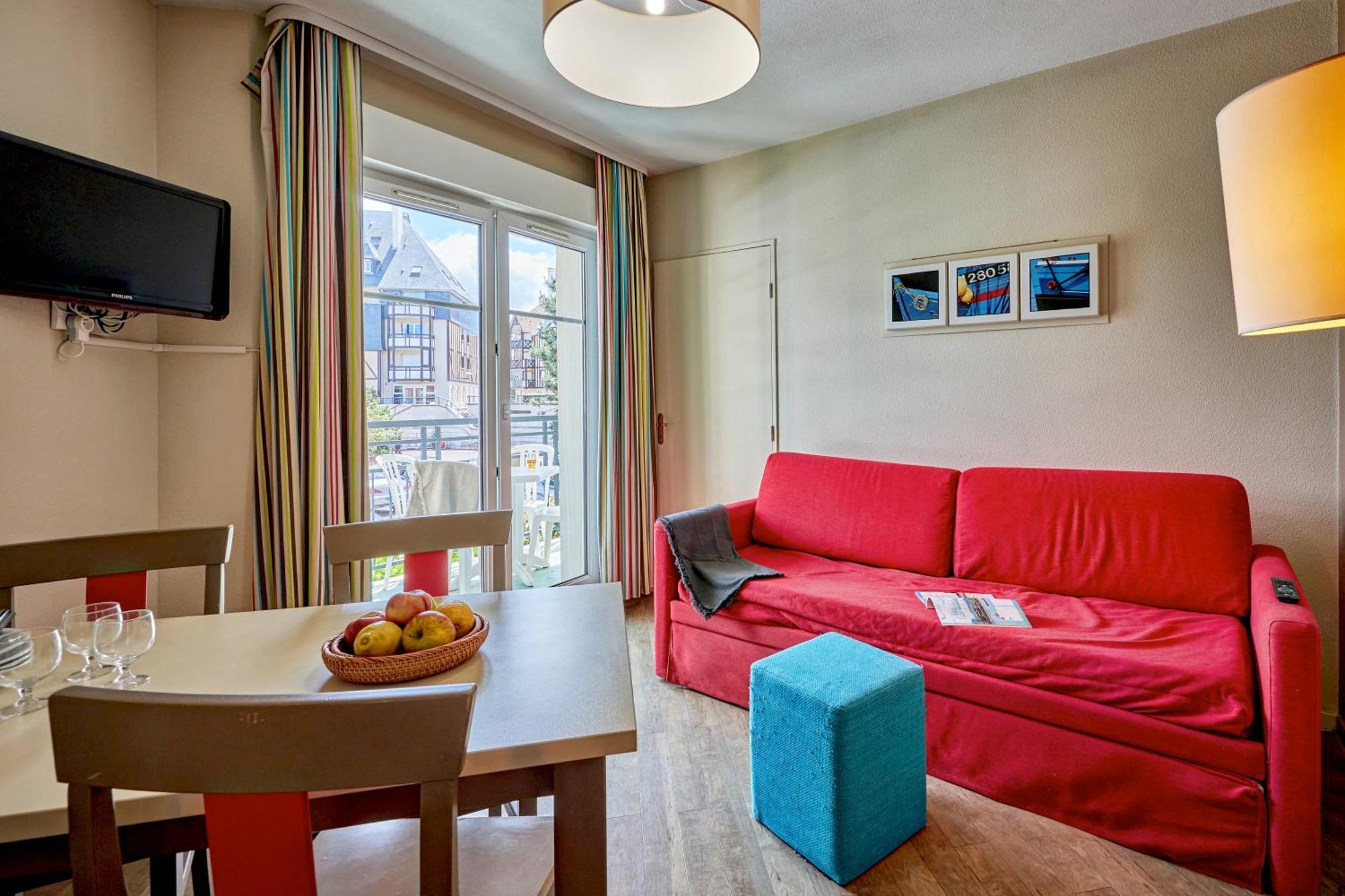One-Bedroom Apartment Balcony,1626352739:JPEG