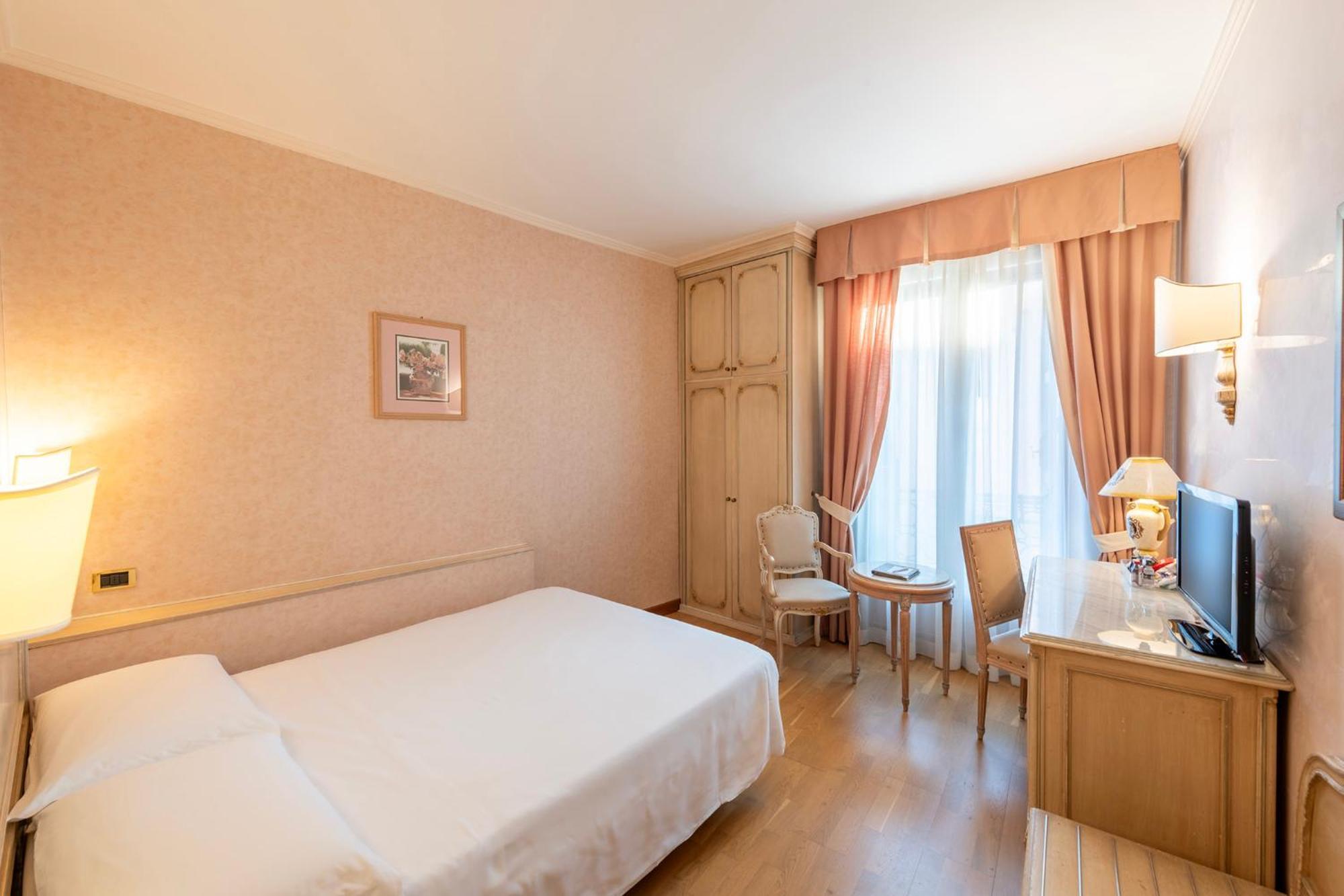 Standard Queen Room
