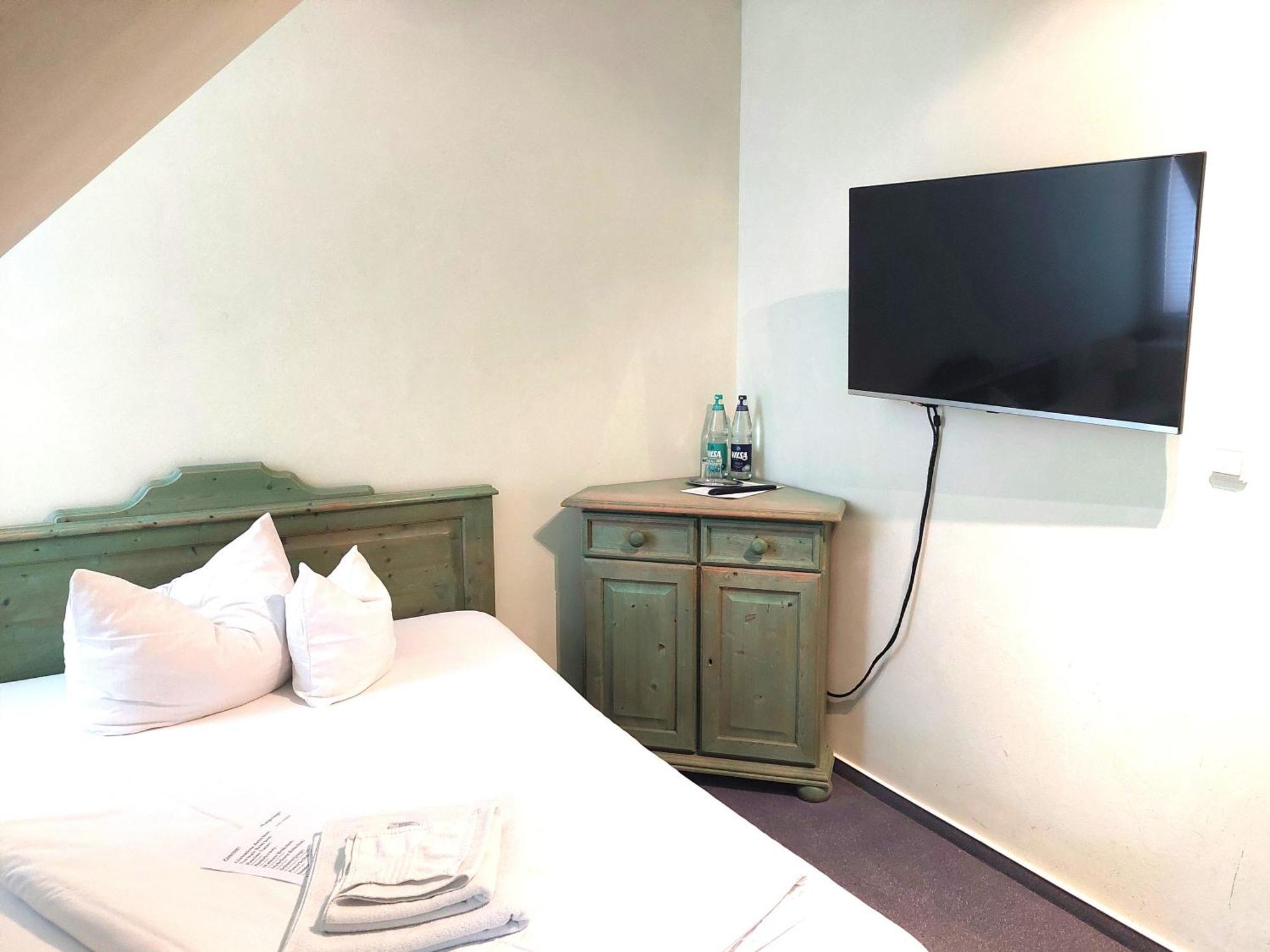 Single Room,1626356425:JPEG