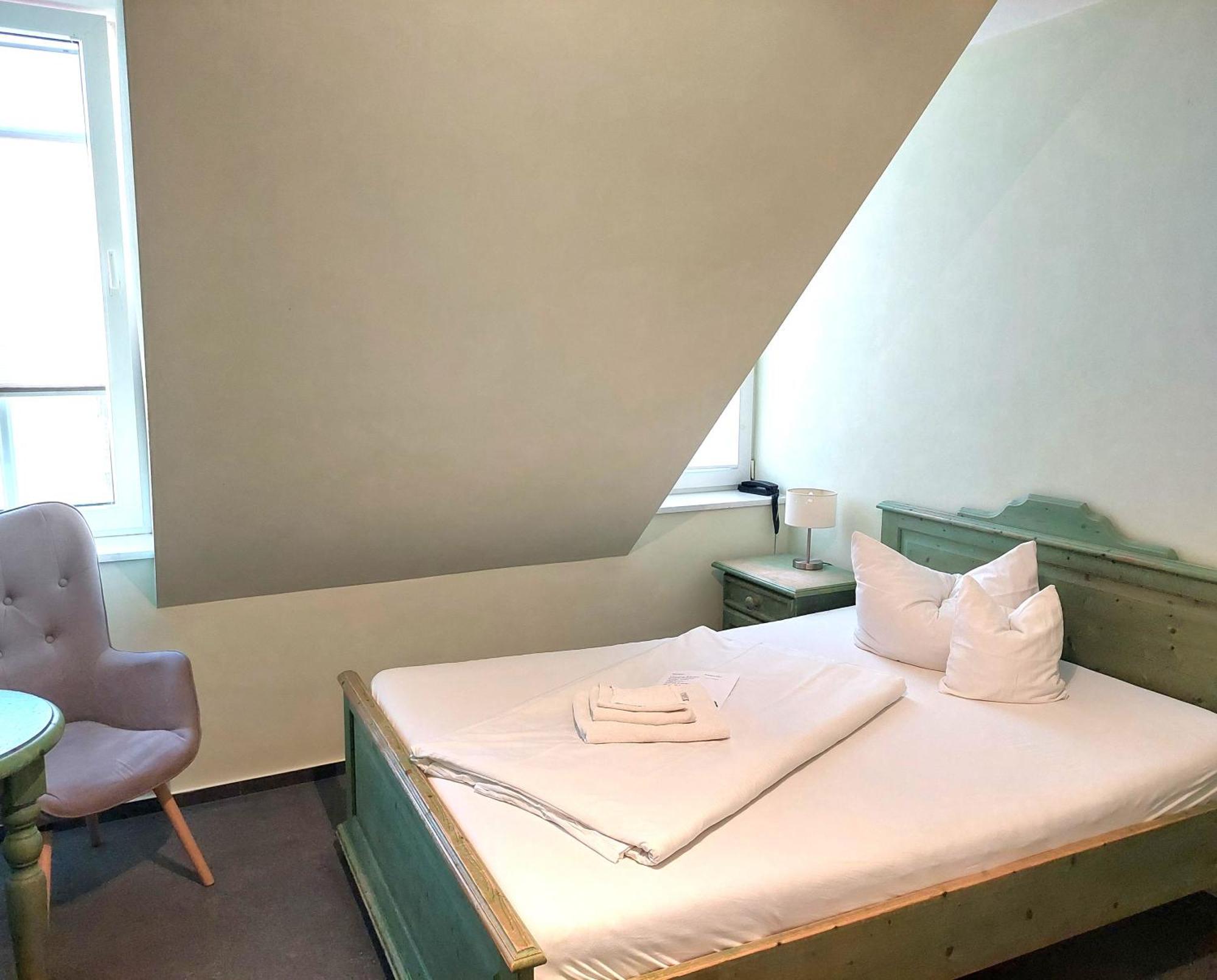 Single Room,1626356413:JPEG
