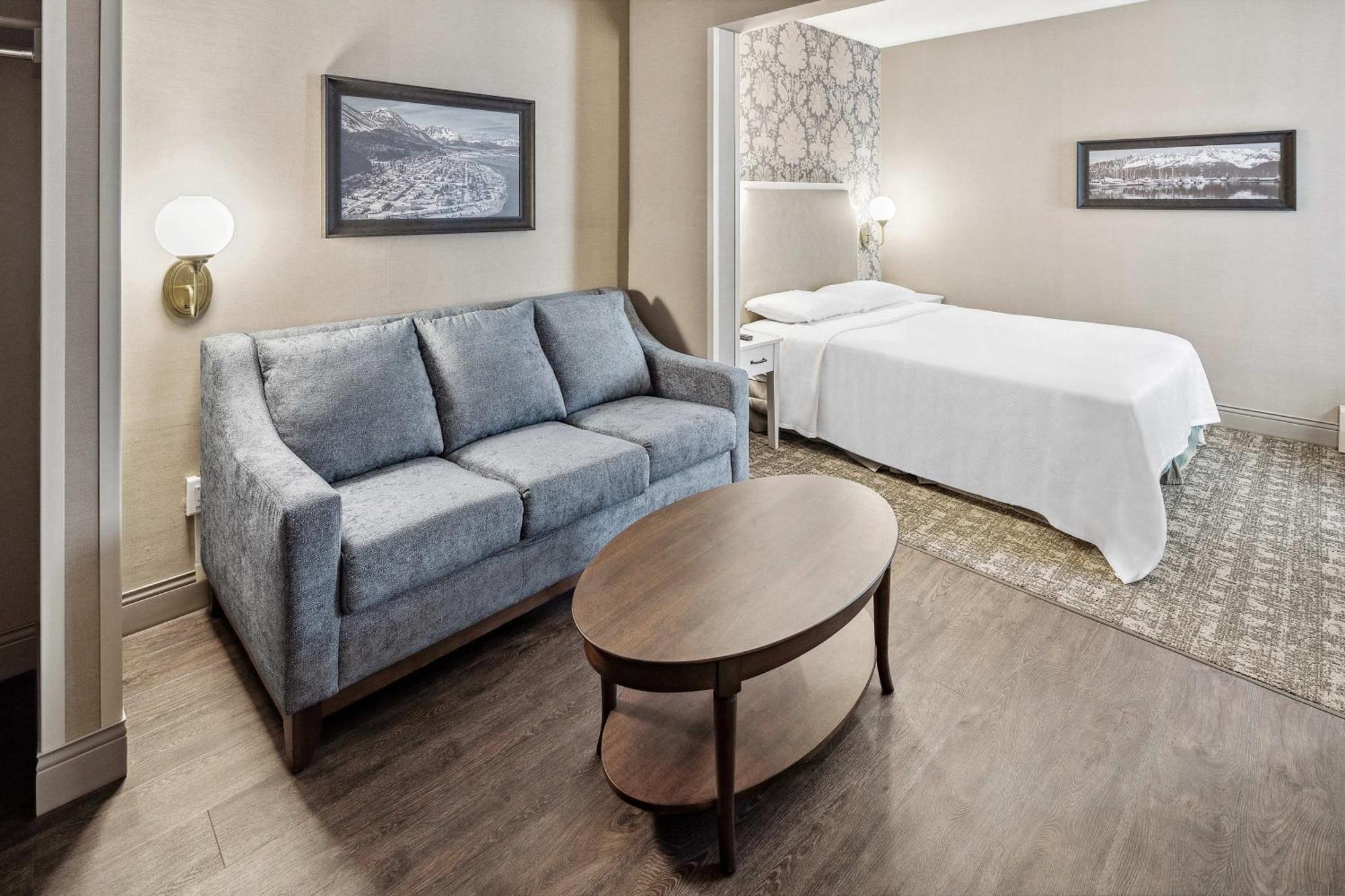 Deluxe Queen Room