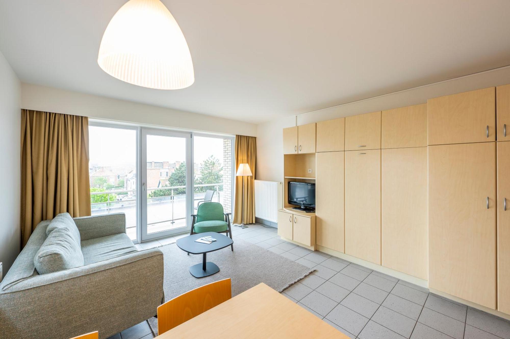 One-Bedroom Apartment City View