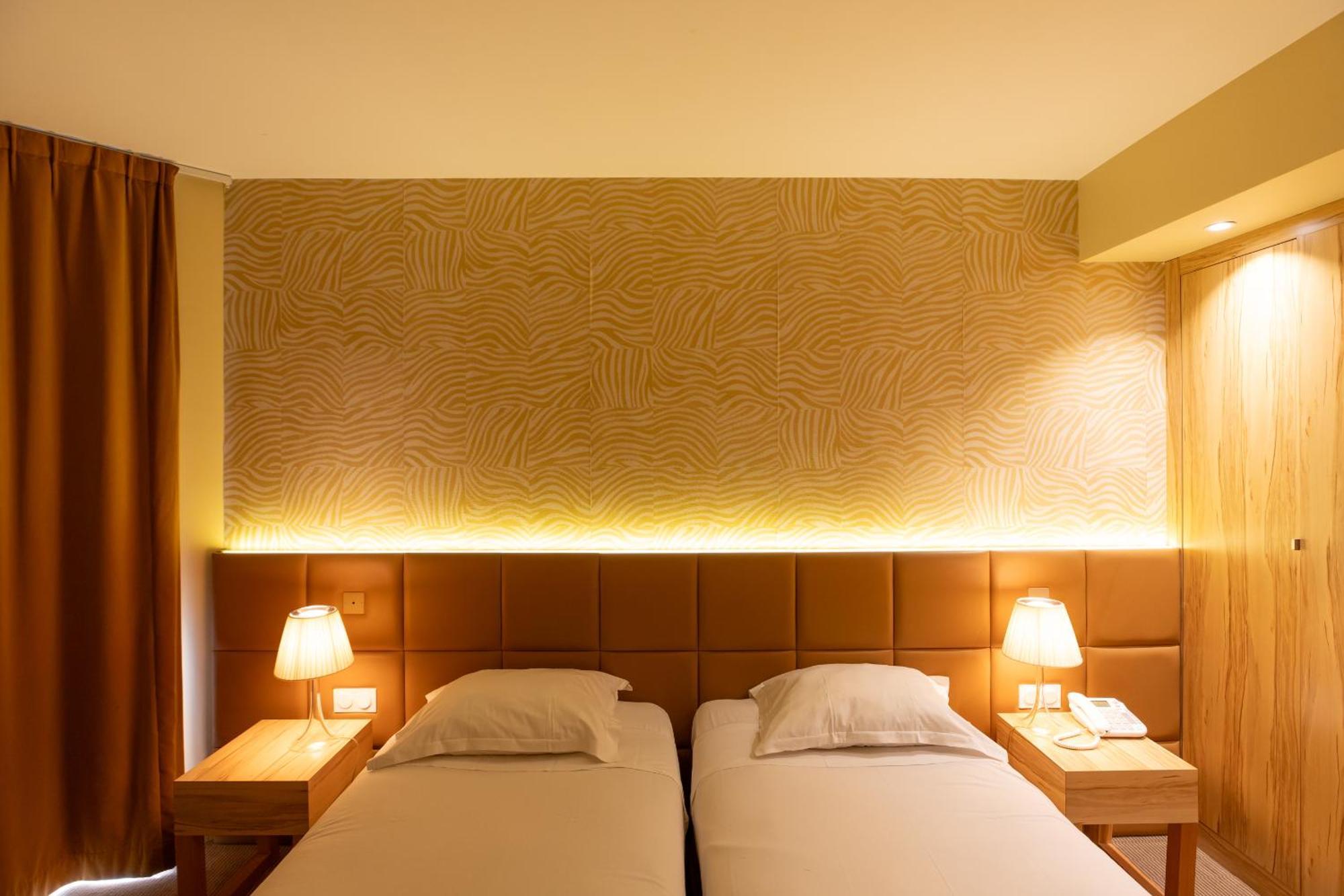Superior Quadruple Room One King Two Single Beds Private Patio,1659455839:JPEG
