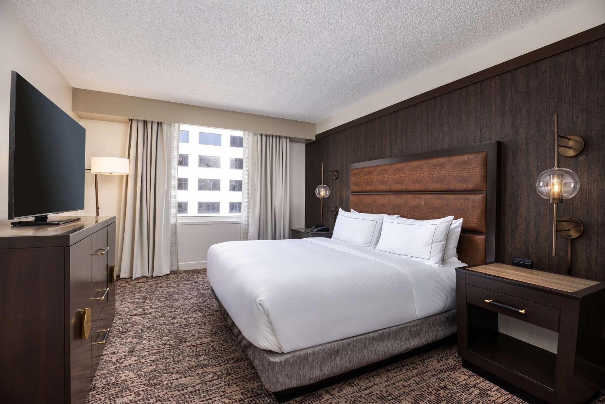 One-Bedroom King Suite,1627207291:JPEG