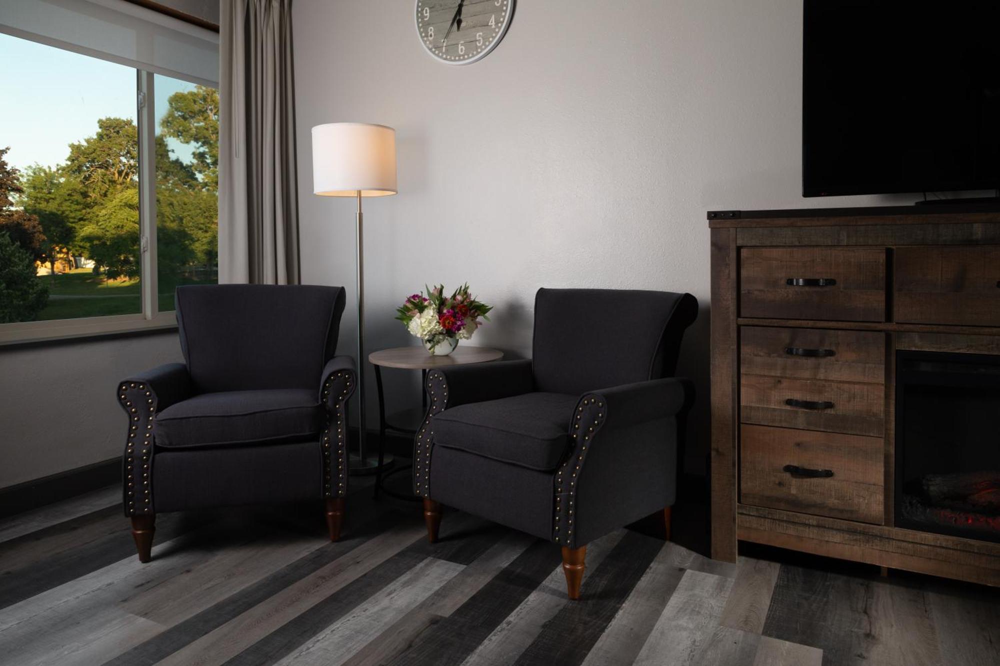 1 Queen Bed Standard with pullout sofa - Accessible - 3rd and 4th Floor
