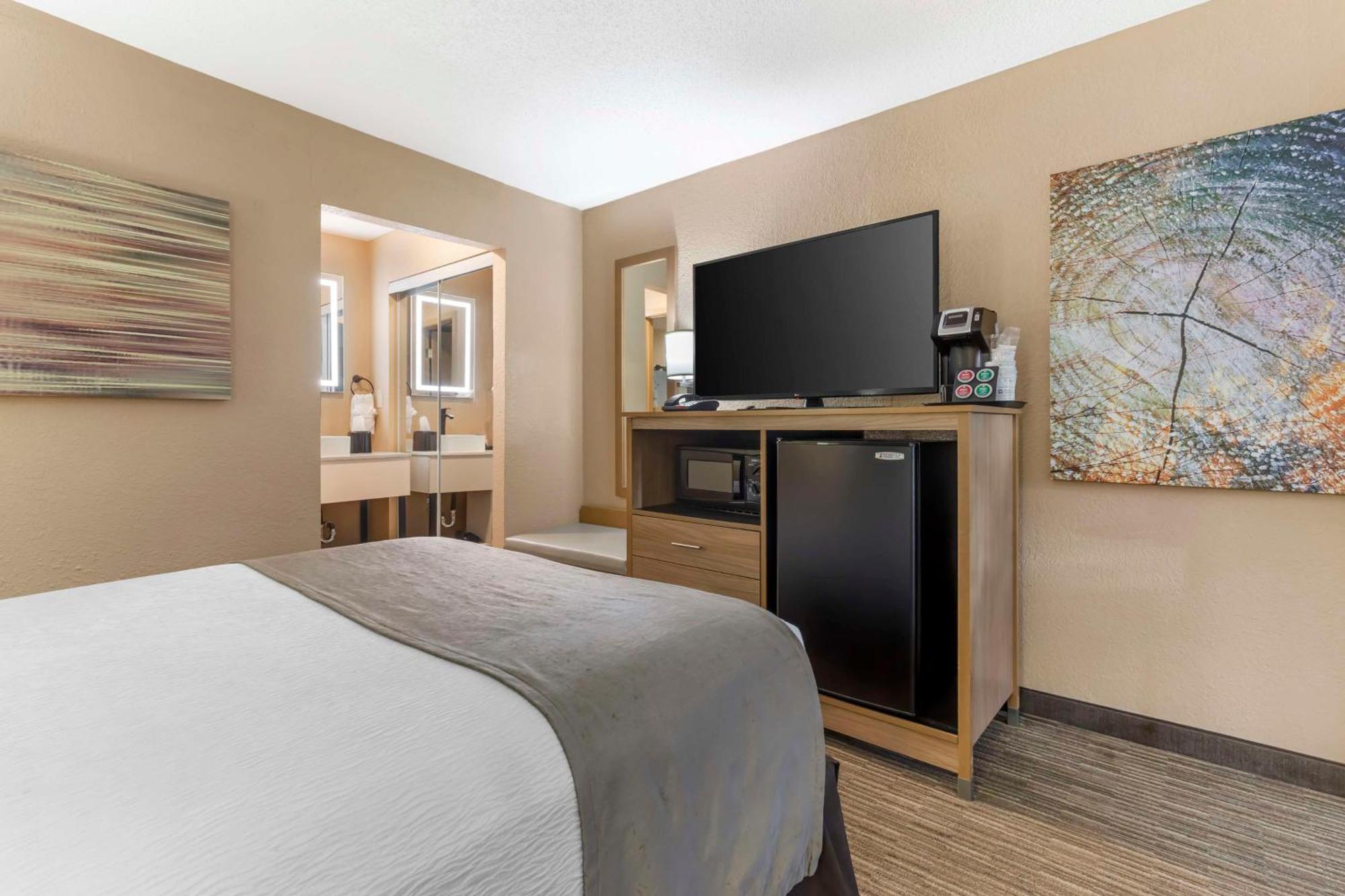 Two-Rooms King Suite Jacuzzi Sofa Bed Non-Smoking,1627214898:JPEG