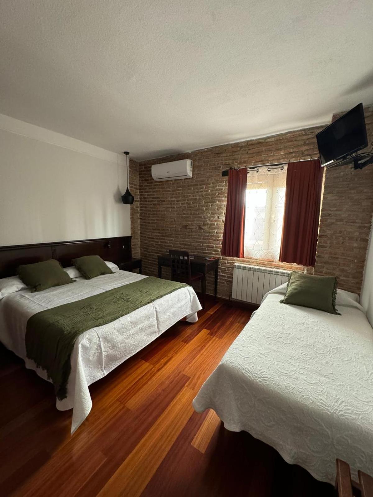 Triple Room,1627219644:JPEG