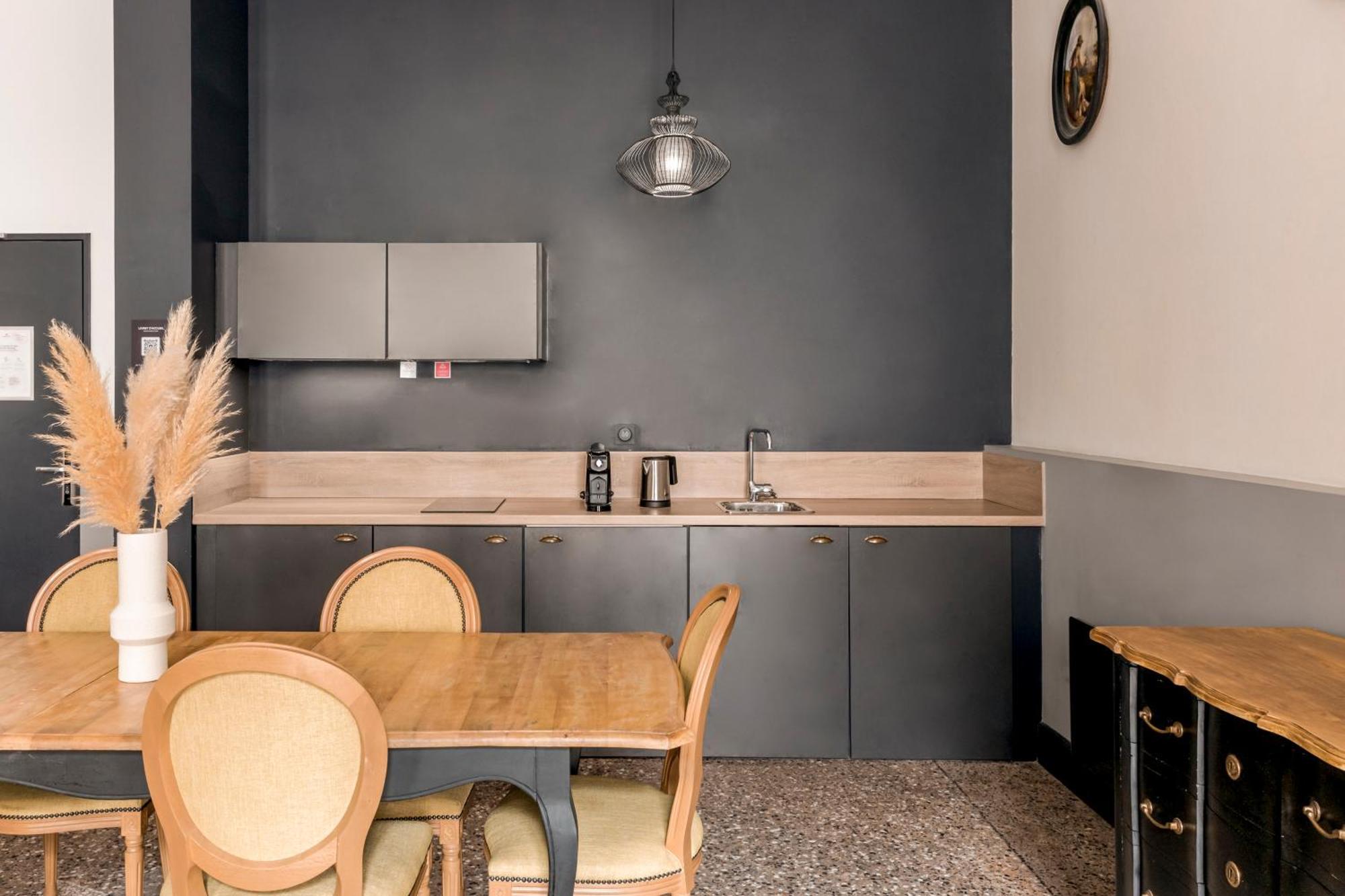 Superior One-Bedroom Apartment
