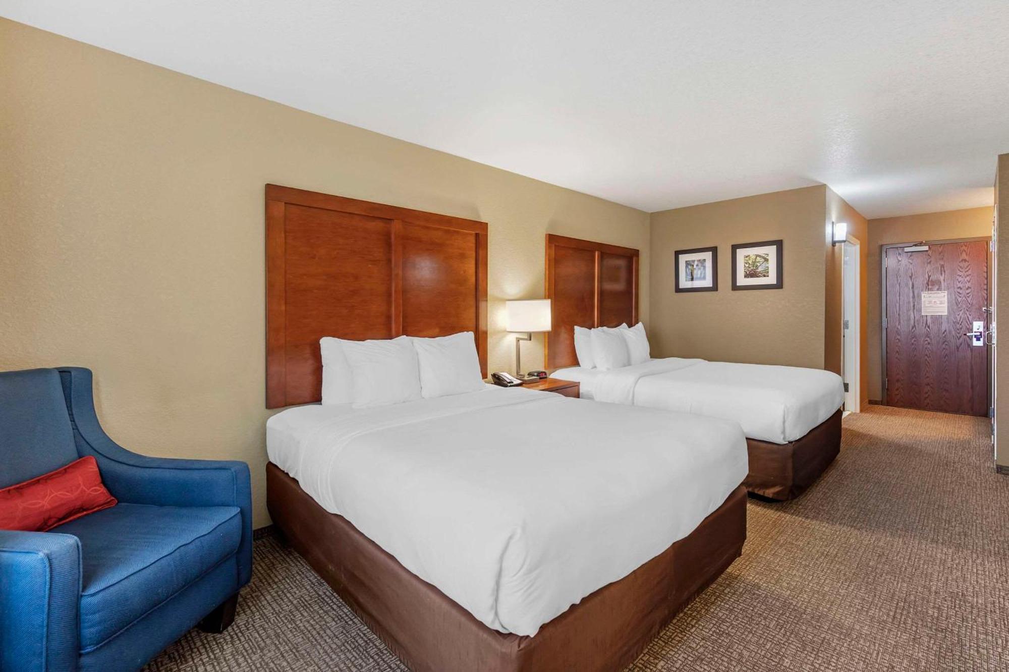 Queen Room Two Queen Beds Non-Smoking or Pet Friendly