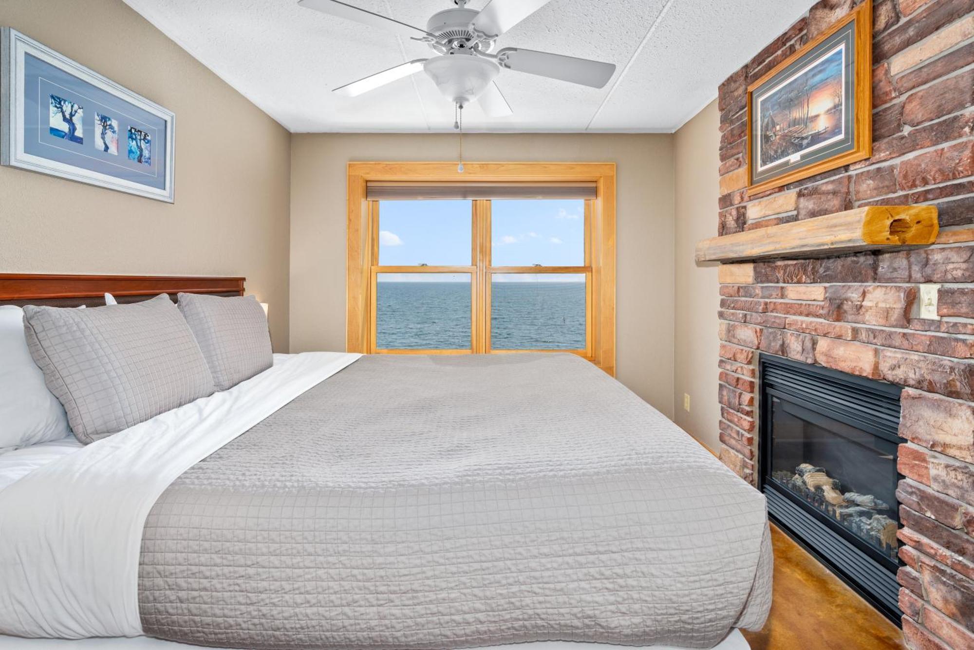 One-Bedroom Lakeside Suite