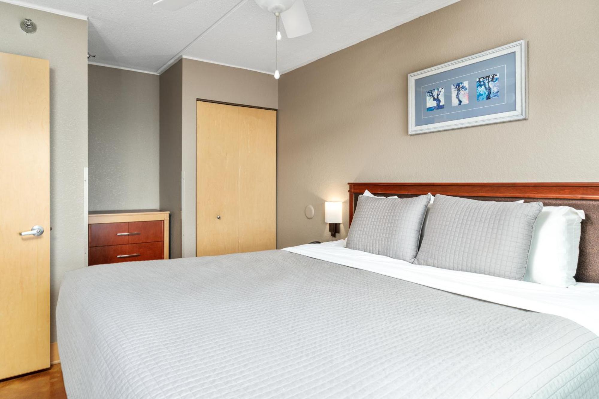 One-Bedroom Lakeside Suite