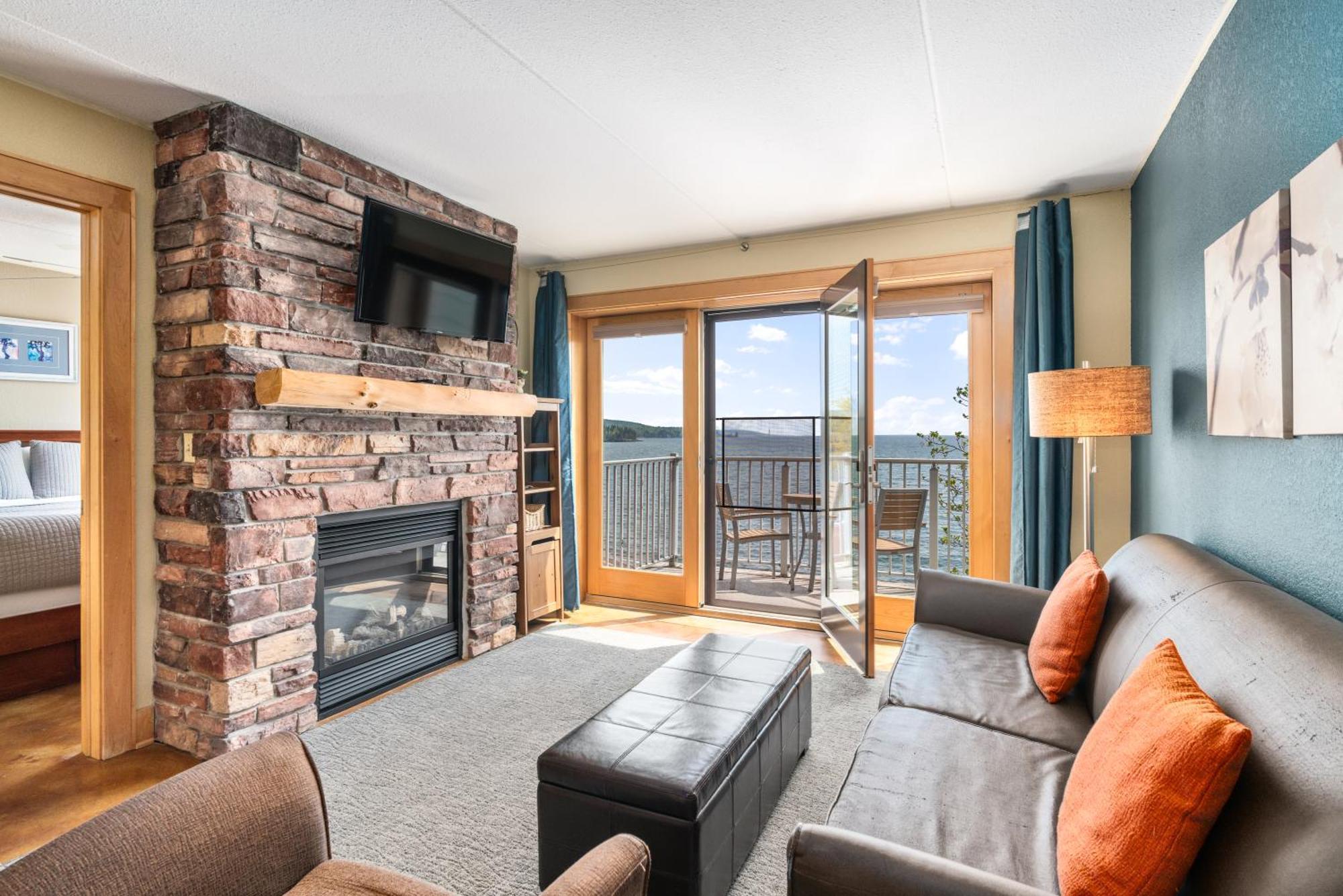 One-Bedroom Lakeside Suite