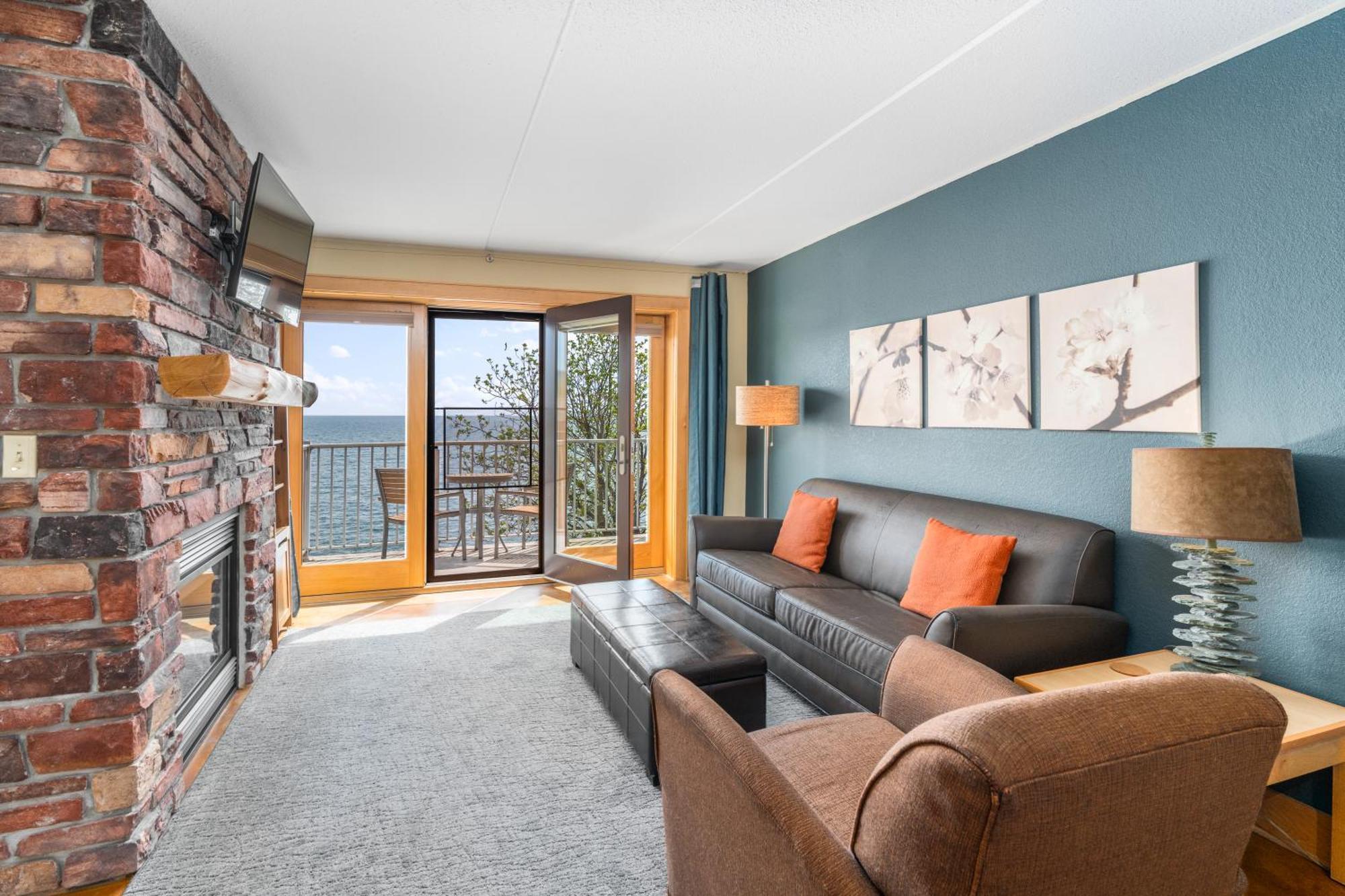 One-Bedroom Lakeside Suite