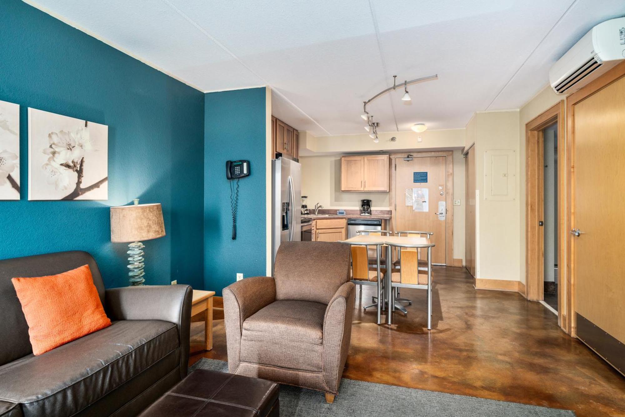 One-Bedroom Lakeside Suite