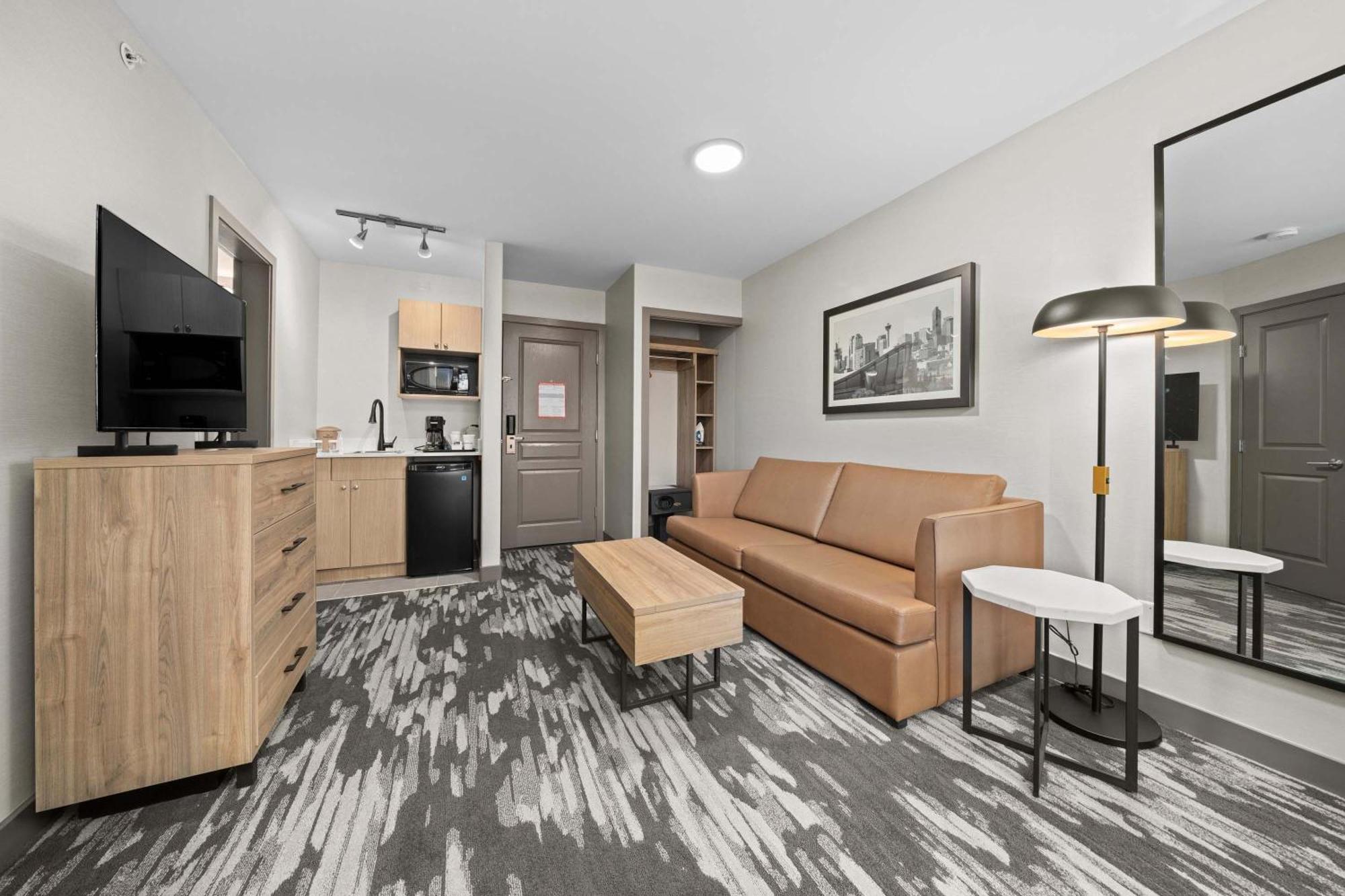 Grand Suite 1 King Bed Sofa Bed Kitchenette