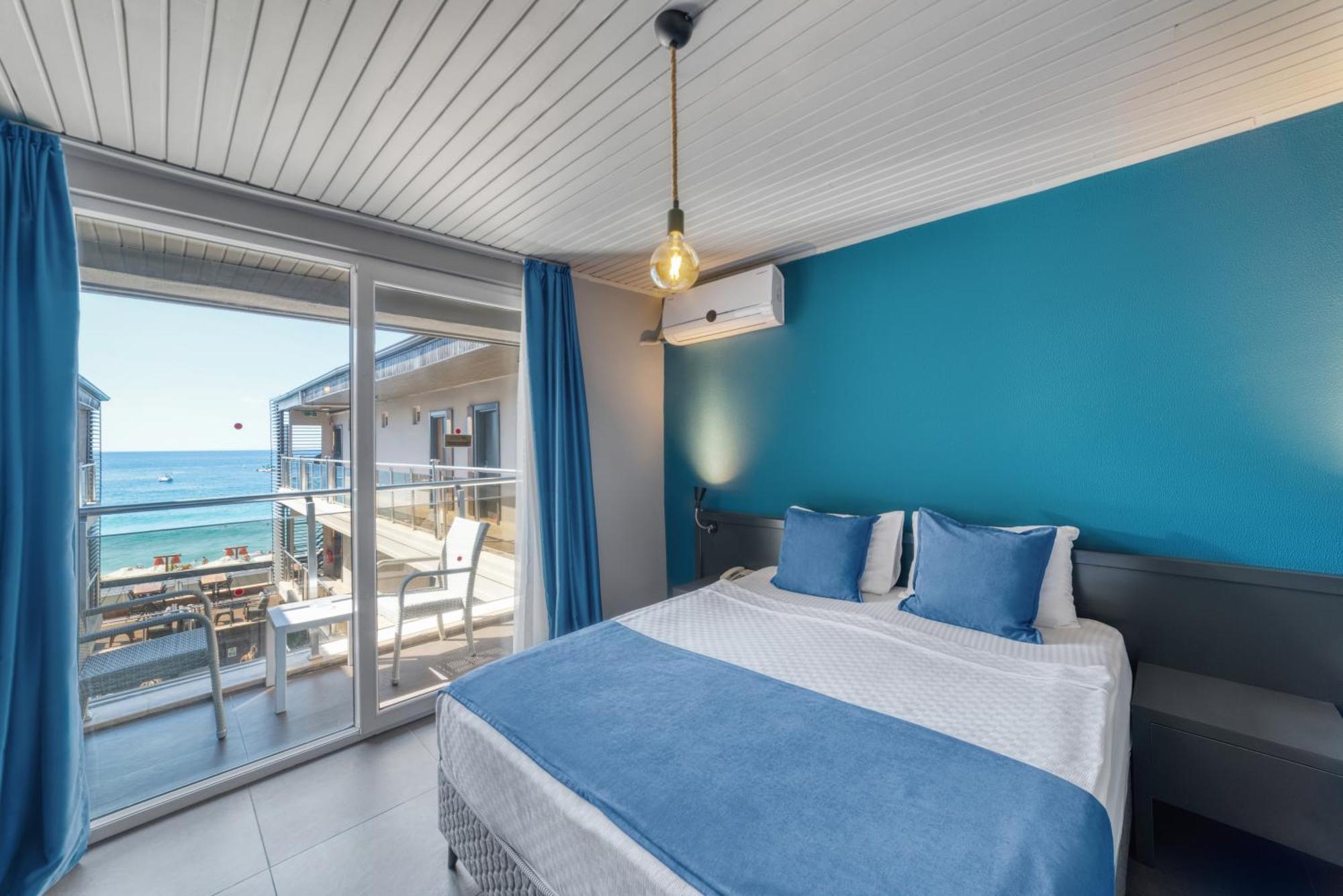 Double or Twin Room Side Sea View