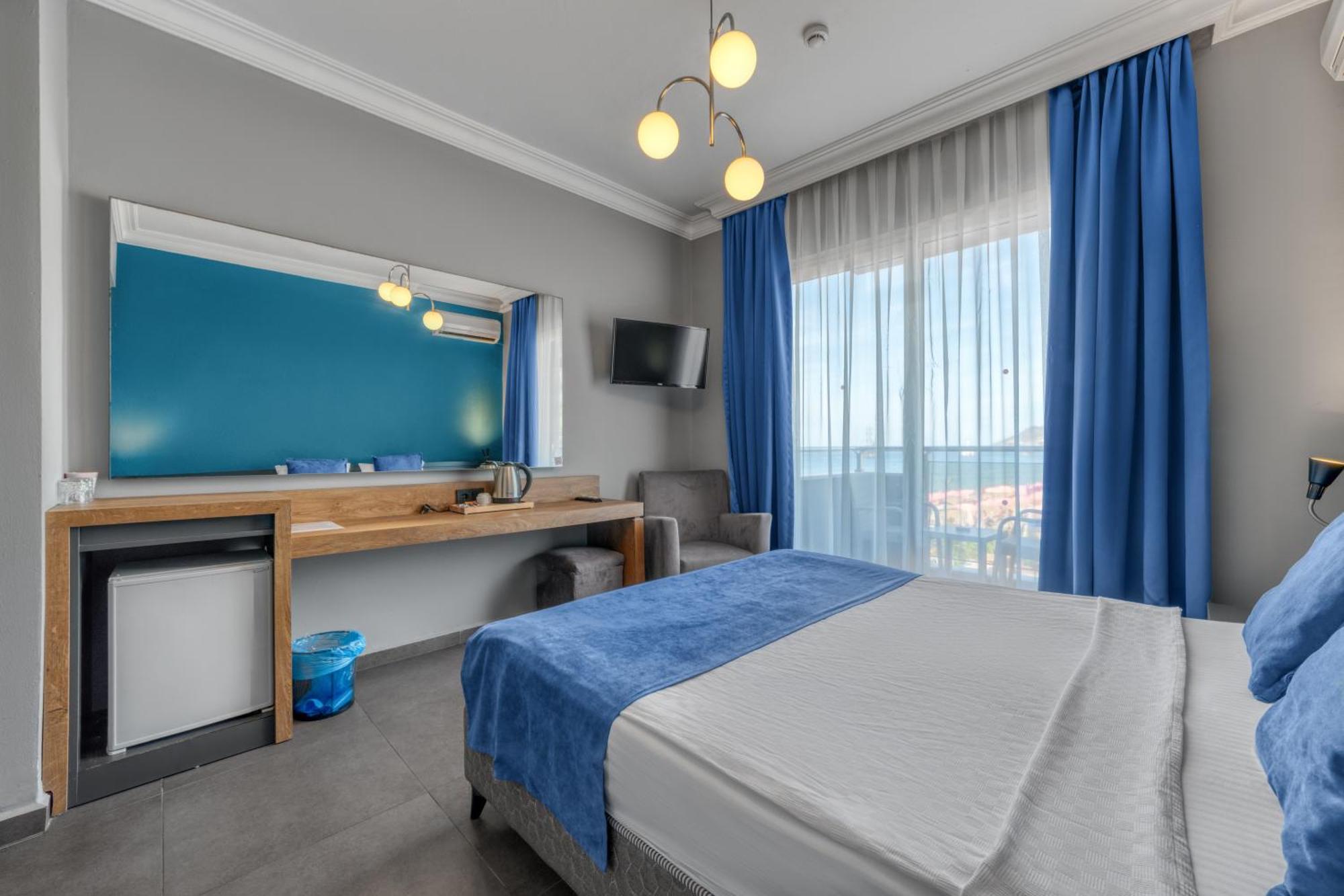 Double or Twin Room Side Sea View