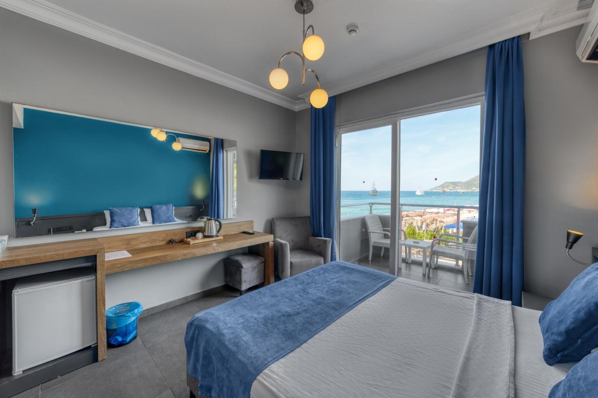 Double or Twin Room Side Sea View