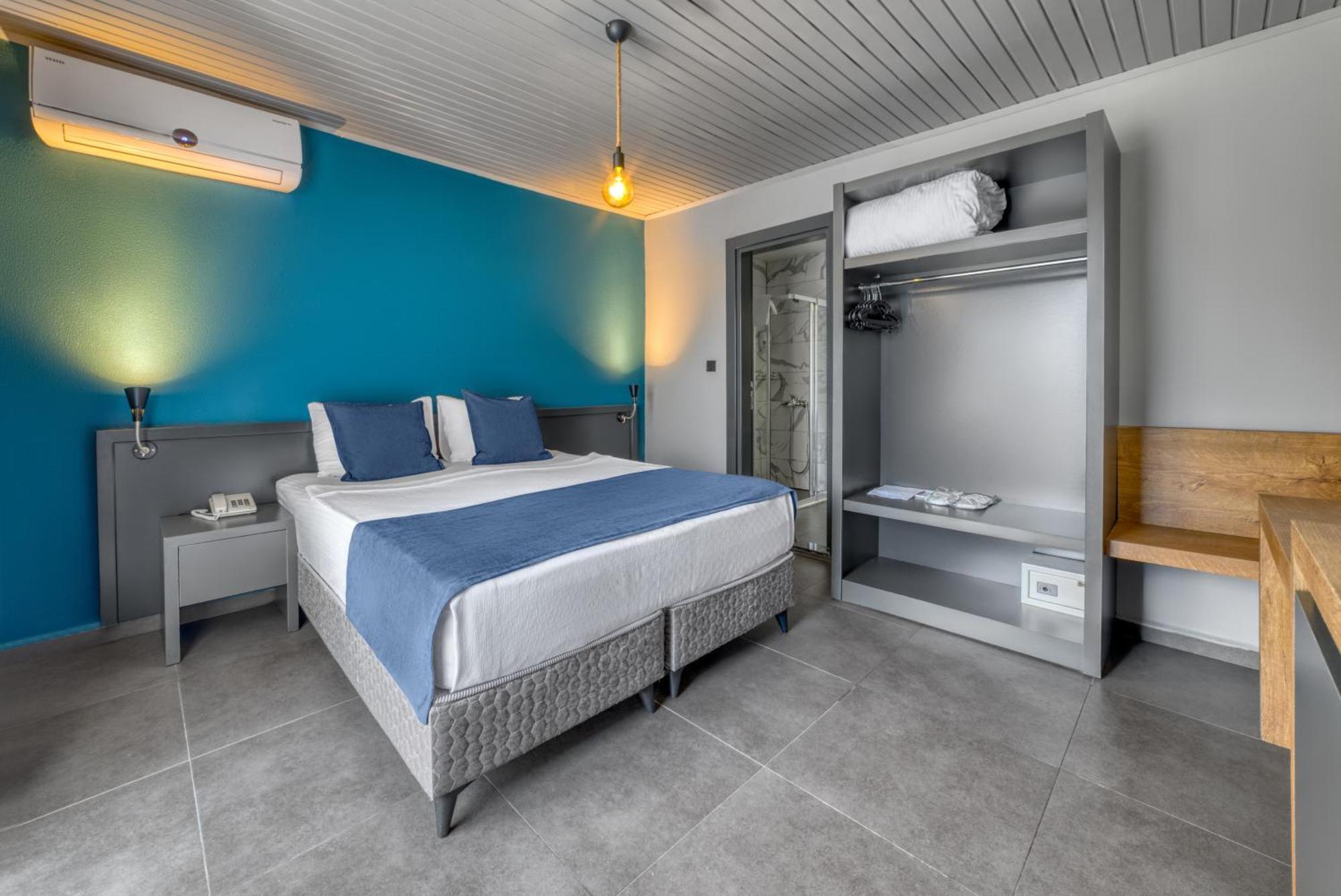 Double or Twin Room Side Sea View