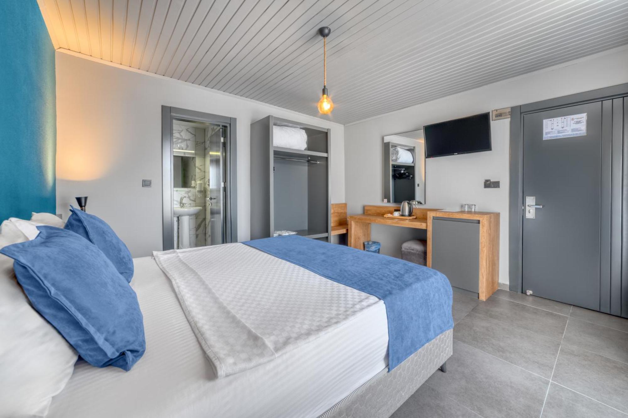 Double or Twin Room Side Sea View