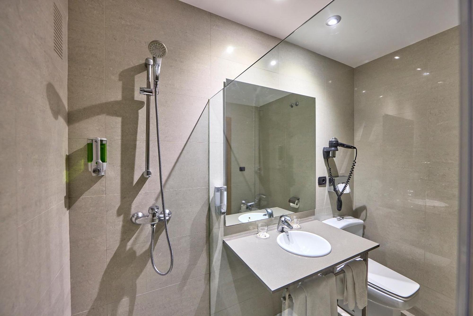 Triple Room,1628645919:JPEG