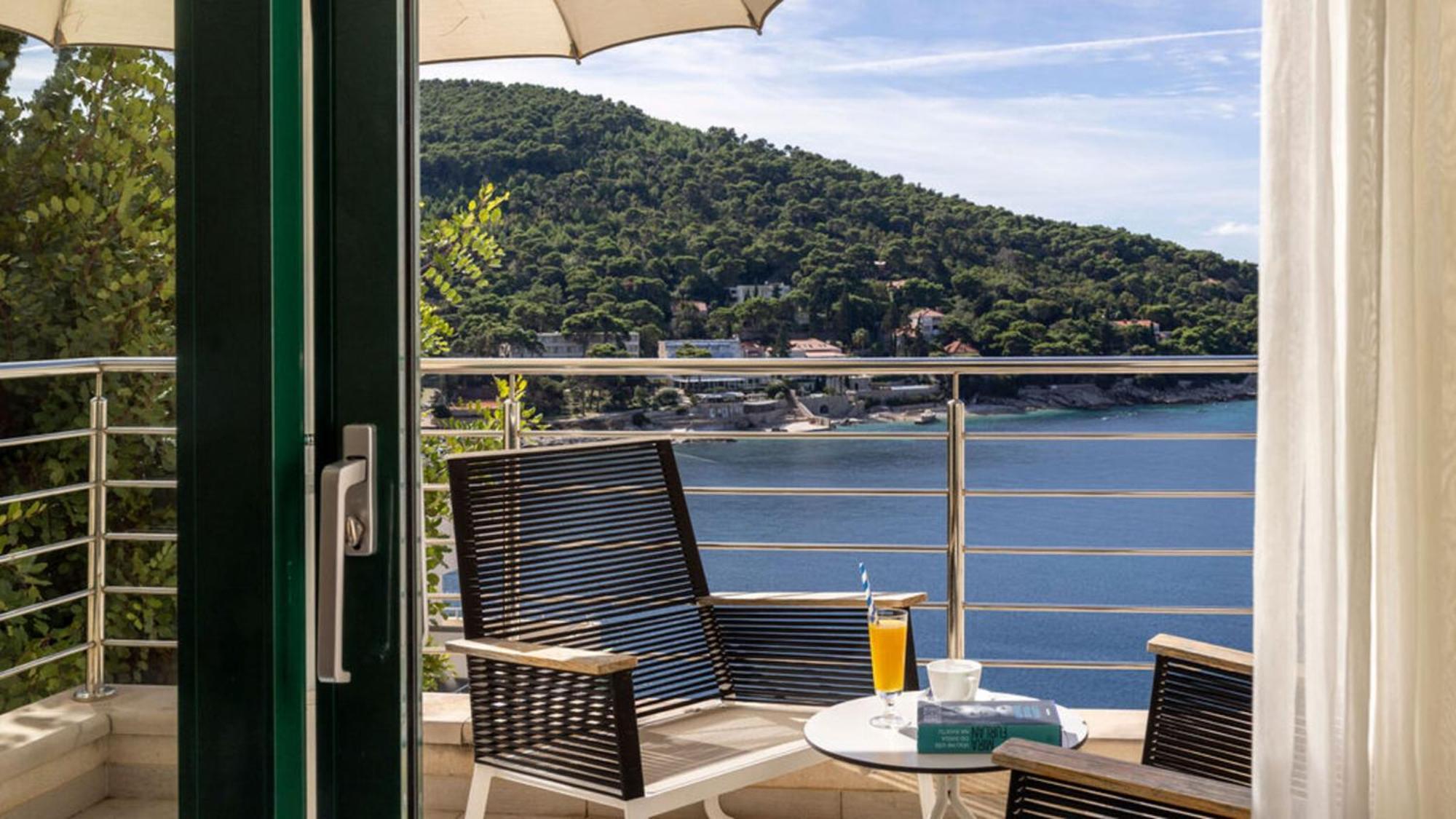Suite Balcony Partial Sea View