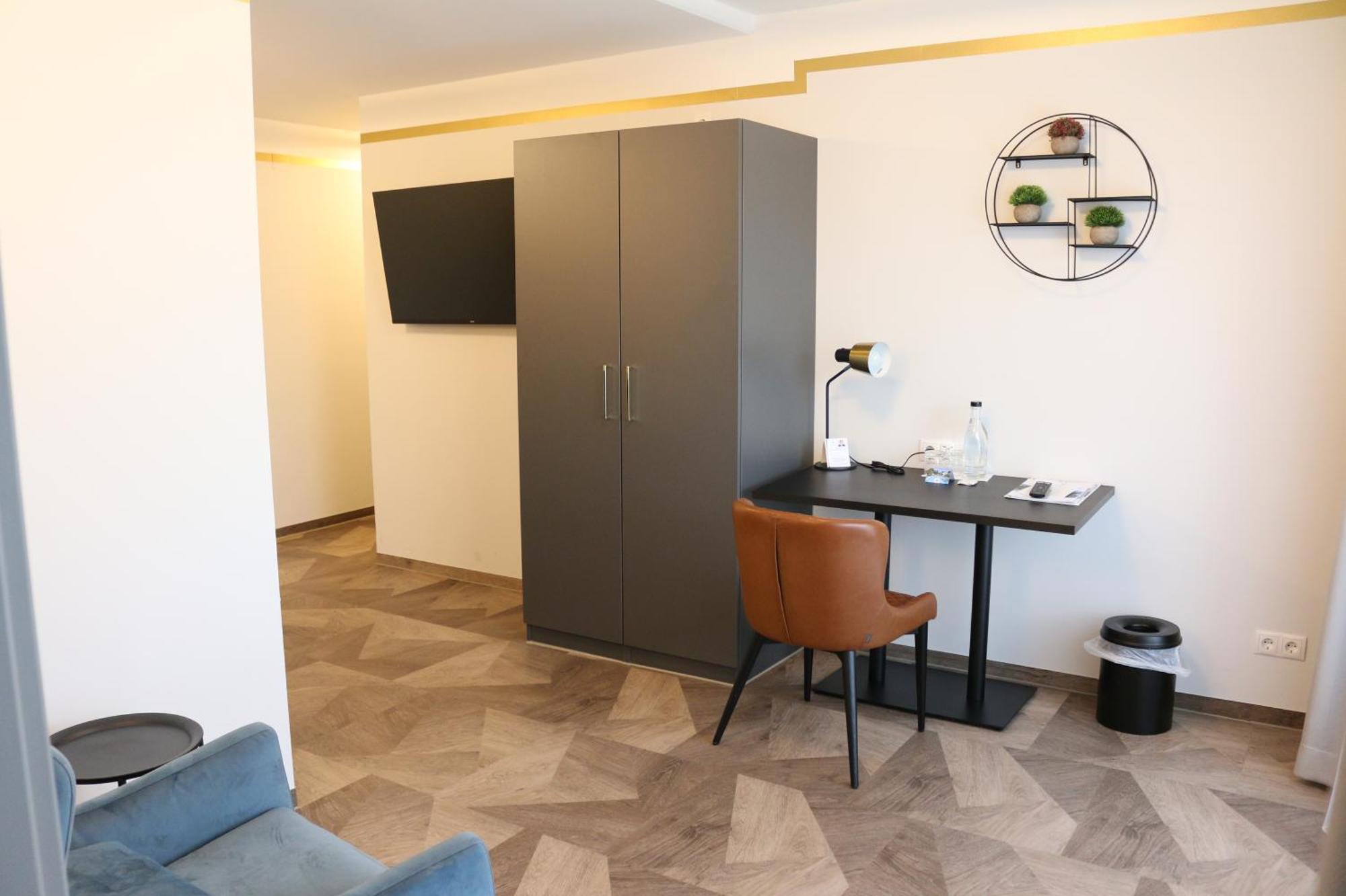 Deluxe Junior Suite,1628647944:JPEG