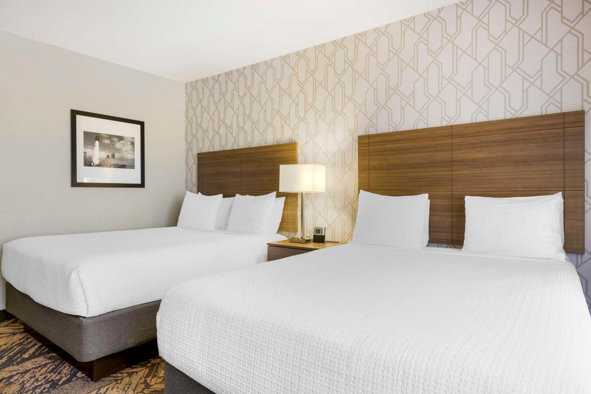 Queen Room Two Queen Beds Balcony City View or Upper Floor
