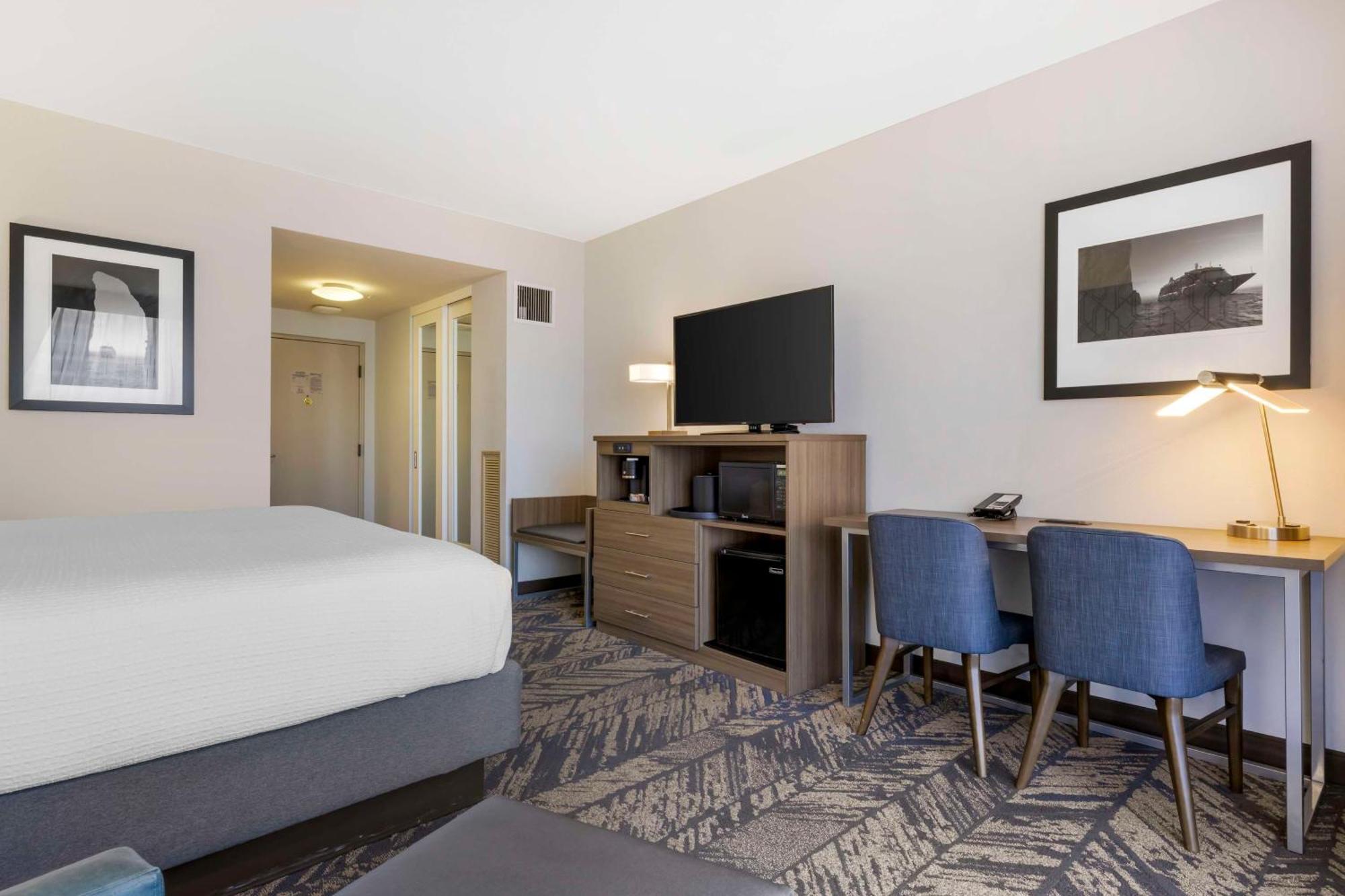 King Room Balcony City View
